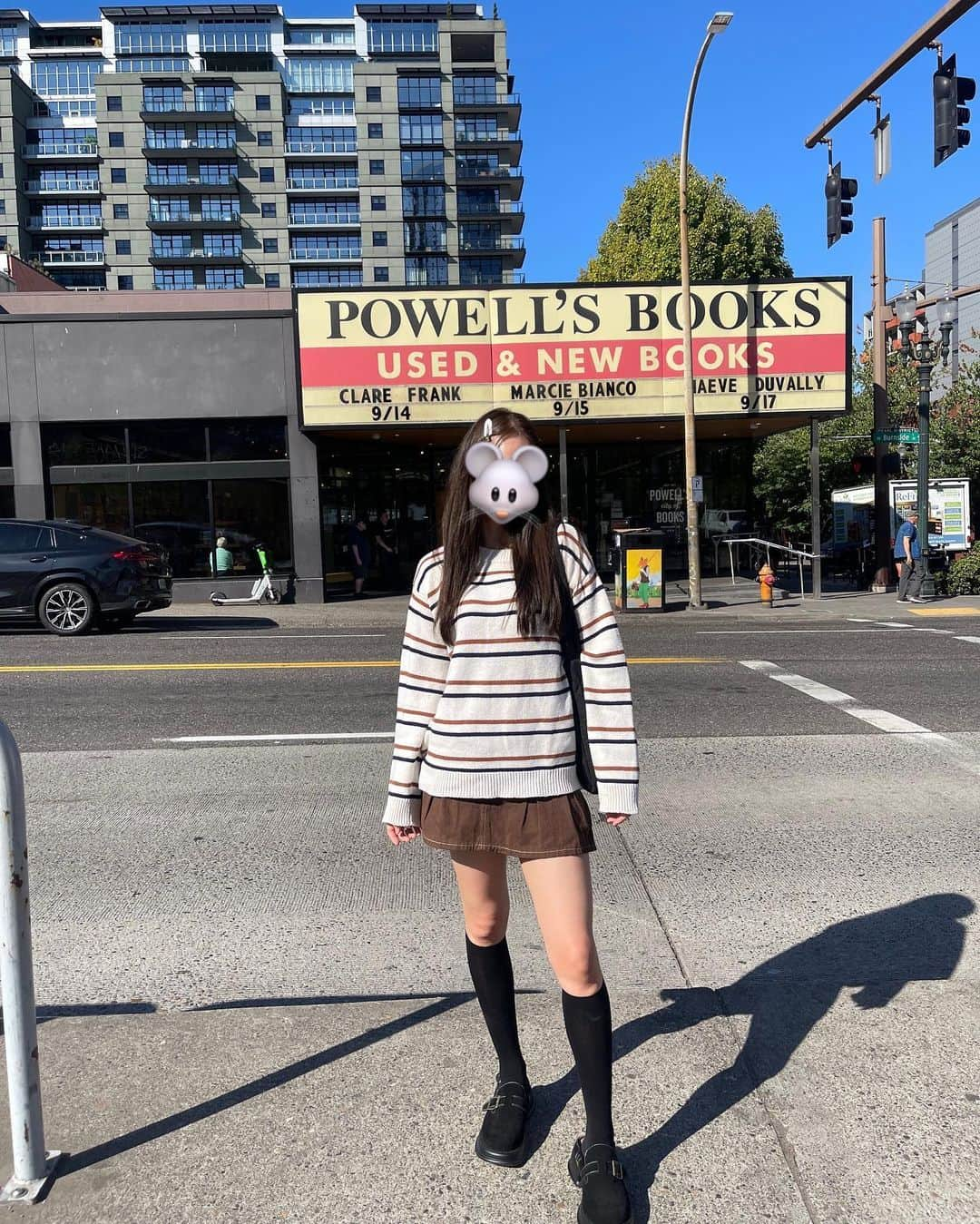 PIMTHAさんのインスタグラム写真 - (PIMTHAInstagram)「Reading is a passport to countless adventures. 📔🤓  - Mary Pope Osborne-」9月16日 13時55分 - pimtha