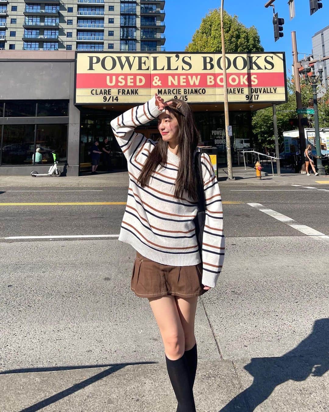 PIMTHAのインスタグラム：「Reading is a passport to countless adventures. 📔🤓  - Mary Pope Osborne-」