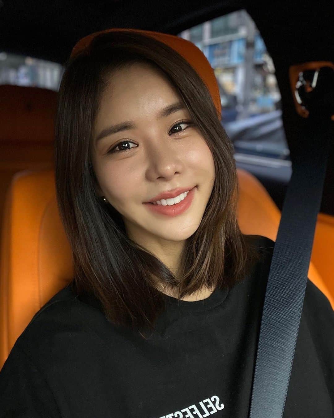のインスタグラム：「저 뭐 달라진거 없어요? ㅎㅎ 미루고 미루던 미니쉬했어요! 웃는모습이 훨씬 화사해진거 같죵! 히힛 맘에 쏙 듬!!!!!!  #미니쉬 #아주잘했음! #내돈내산 #협찬아님」