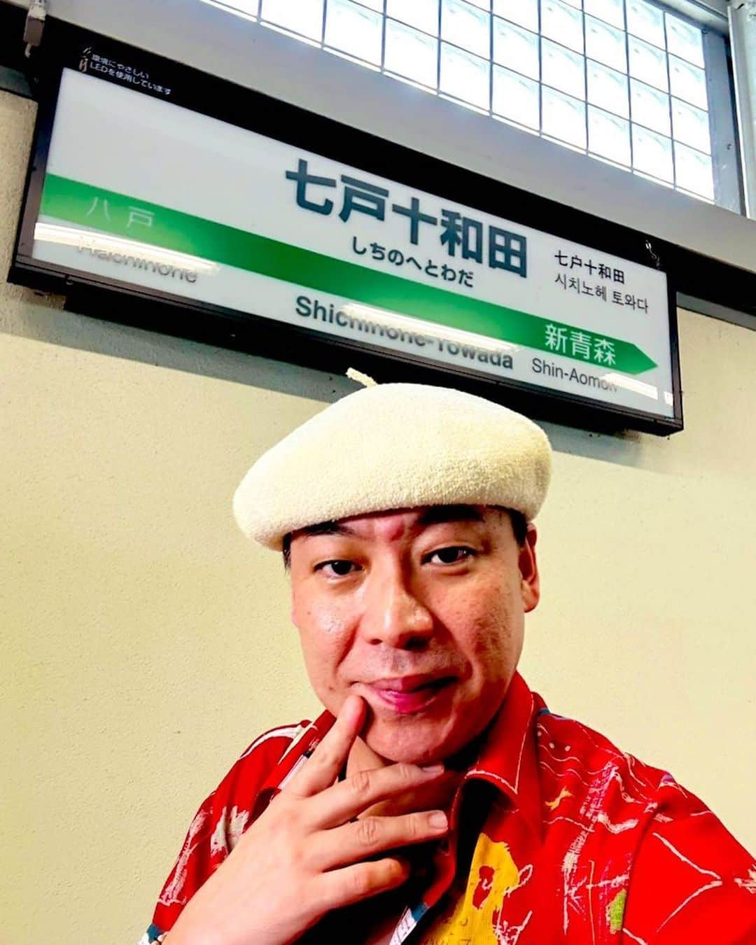 美川憲二さんのインスタグラム写真 - (美川憲二Instagram)「青森到着〜🚅💨💨  本番は、夜19時〜なので  まだ　時間ありありだから😂😜😝🤣💦💦💦💦  イベンターさん　オススメの　美味しいラーメン屋さん　「麺処　福士」さんに お邪魔して、特製　チャーシュー味噌ラーメンを🍜いただきりんこ😋🍴  味噌濃いめで、麺モチモチで　旨、旨だよ〜😋🍜👍👍👍  青森ラーメン‼️  青森ラーメン‼️  それそれ〜😋😃🍜⤴️⤴️ #青森 #麺処福士 #チャーシュー味噌ラーメン  #かなり美味しい #これから本業よ #青森生のステージ #ルンルン気分 #美川憲一 #美川憲二 #ヒデコフランセスカ #オネェ系 #ものまね」9月16日 14時05分 - mikawakenji