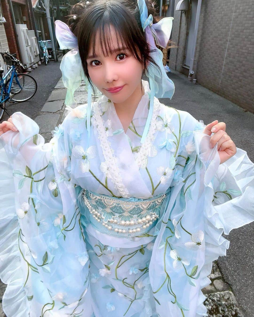 のインスタグラム：「🩵🩵🩵 #かわいすぎる浴衣#今日もお疲れゆうかでした#名古屋着いたらゆっくりしよー#グラビアアイドル#新垣優香」