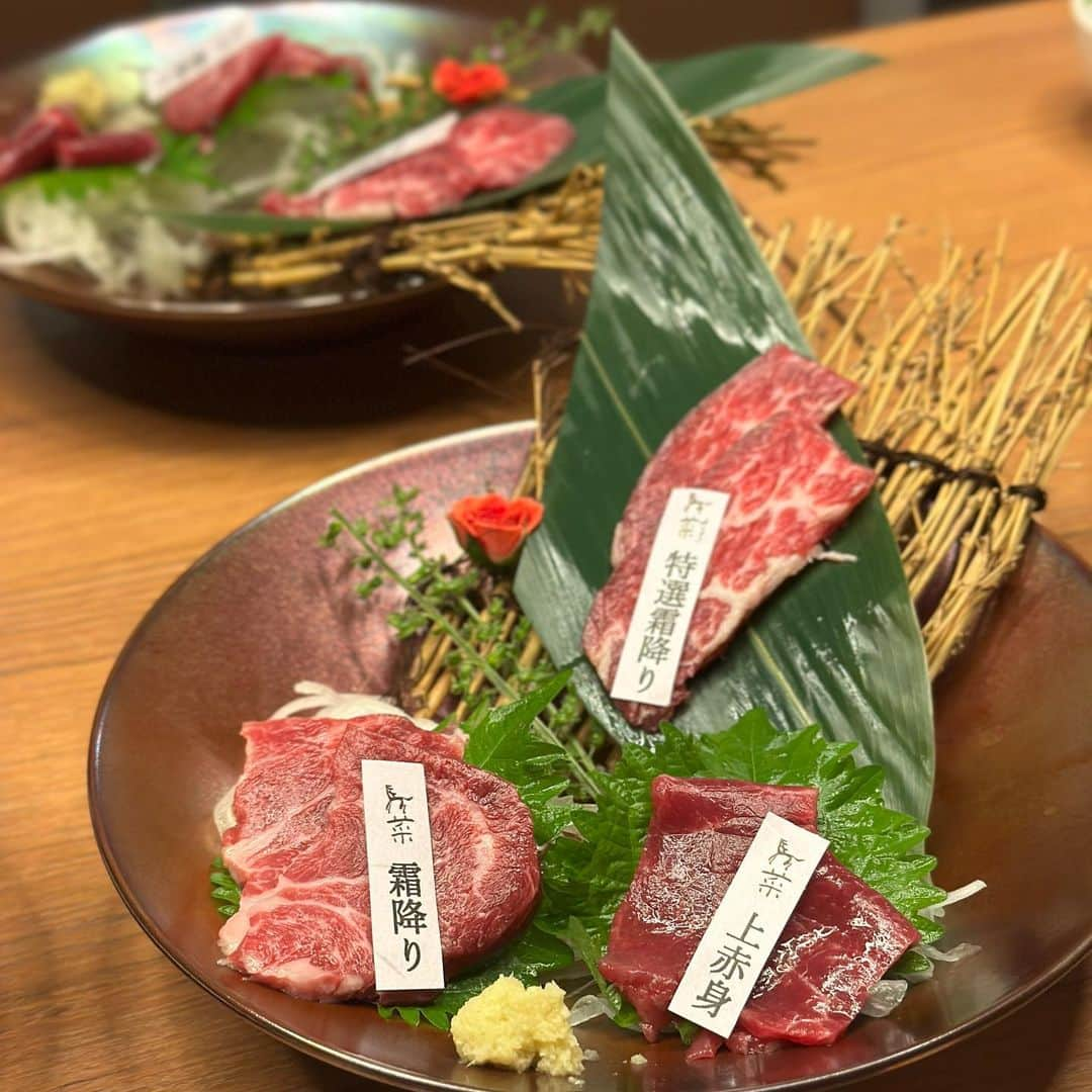 ルナさんのインスタグラム写真 - (ルナInstagram)「熊本県産馬肉専門店　馬菜銀座本店 📍 @basai_ginza 🐎  馬肉大好きお友達と共にこちらのお店へ…❤️  馬肉食べつくし 松コースをいただいてきました🍴 豪華で大満足！ 本当に全部美味しいの🫣💛  馬刺しはもちろん焼きでも楽しめたり、 こんなに馬肉を堪能できたの初めて🫶  銀座でアクセスも良いので 是非是非行ってみてね＊  ┈┈┈┈┈┈┈┈┈♡  #馬菜 #銀座グルメ #馬刺し #馬肉 #銀座ランチ #銀座ディナー #馬菜銀座本店 #馬刺し専門店」9月16日 14時20分 - runakumaa