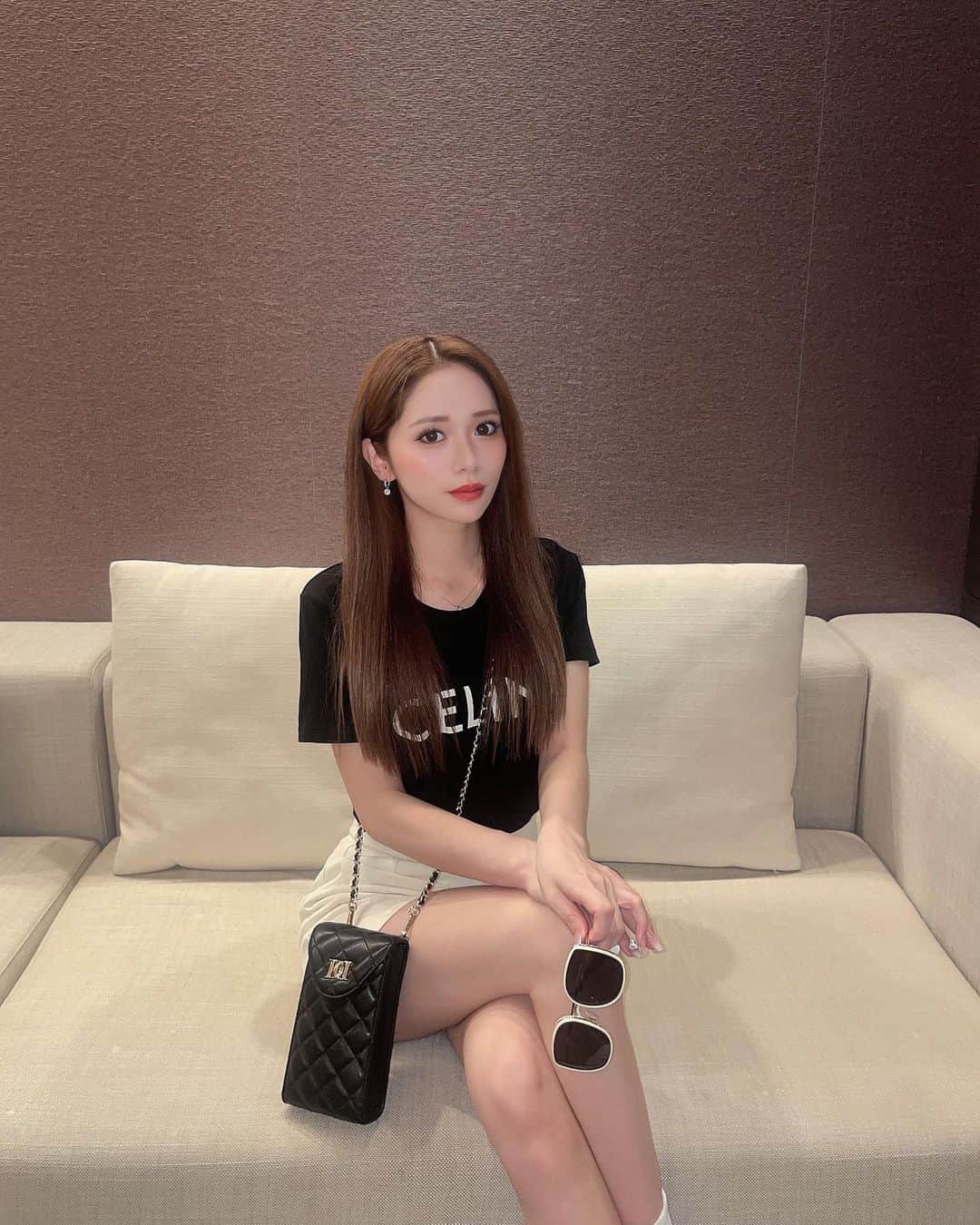 のインスタグラム：「. ちぴに会いに東京に🗼 この日はご飯いってゴルフ打ちっぱ行って楽しかった⛳️  今年GETしてたサングラスは @__milkyway.official の姉妹店 @__mw.official の🕶️ ユニセックスサングラス専門店で 形と色が可愛くてホワイトとブラックGETした✊🏻💕  もう夏終わっちゃうけど 日差し強いからサングラスはまだまだ活用中🫶🏻  #me #mwsunglasses #エムダブリュー」