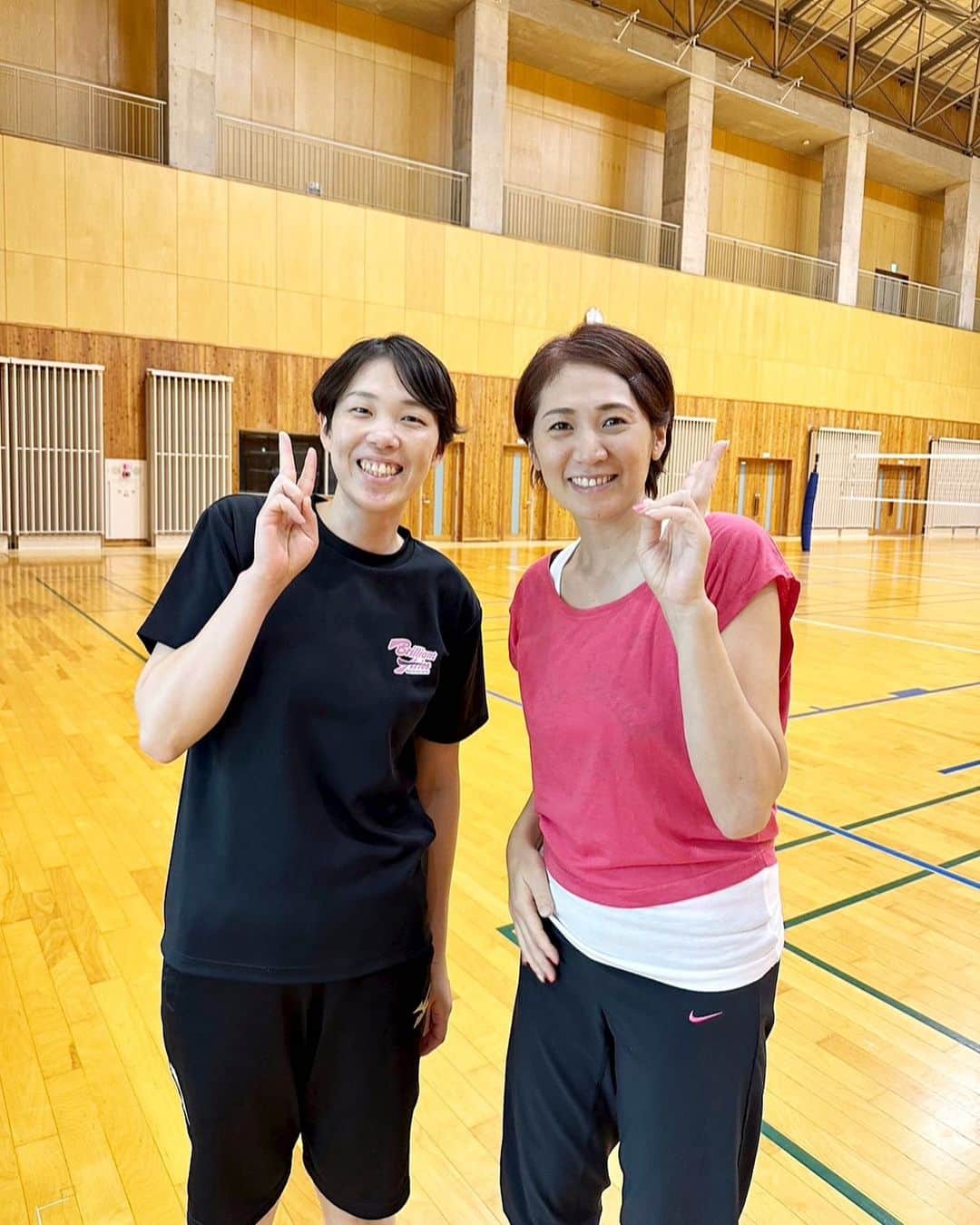 高橋みゆきのインスタグラム：「長野でのバレー教室終わりました🏐中学生一生懸命やってくれて🤩私も楽しかった🎶そしてホリにも会えたし😆スタッフの皆様ありがとうございました❣️ #長野 #バレー教室」