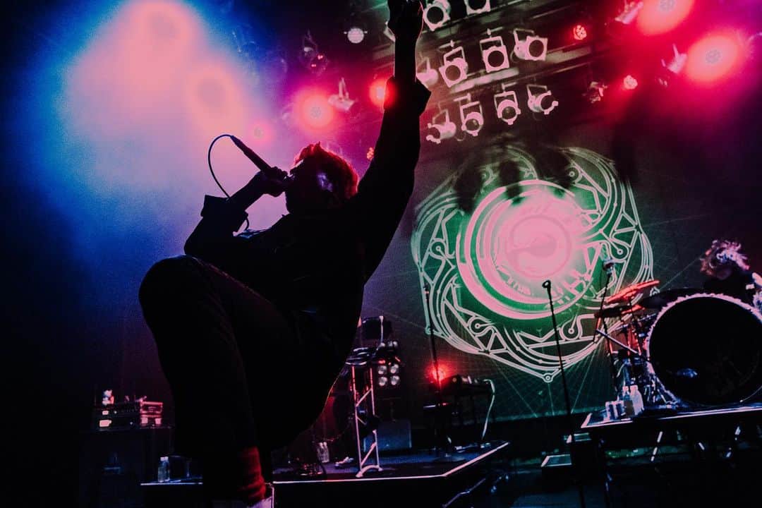 Crossfaithのインスタグラム：「09.14 - Osaka BIGCAT「Japan Tour 2023 - DAWN -」大阪公演ありがとうございました  ライブ活動休止から1年の月日を経てようやくこの舞台に戻ってくることが出来ました！  Words can’t even describe how grateful we feel right now, thank you Osaka!  Photo by @shot.row」