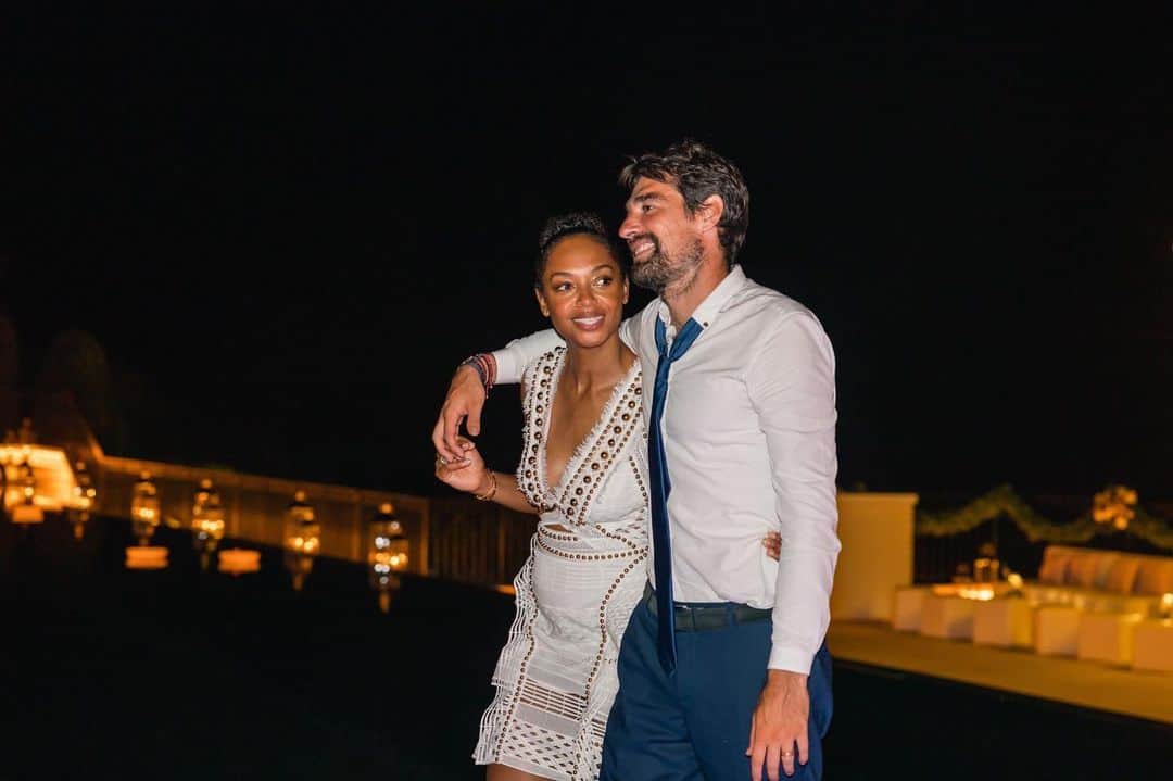 ジェレミー・シャルディーのインスタグラム：「Happy 6th anniversary my love  @susanchardy ❤️ Love our life and family」