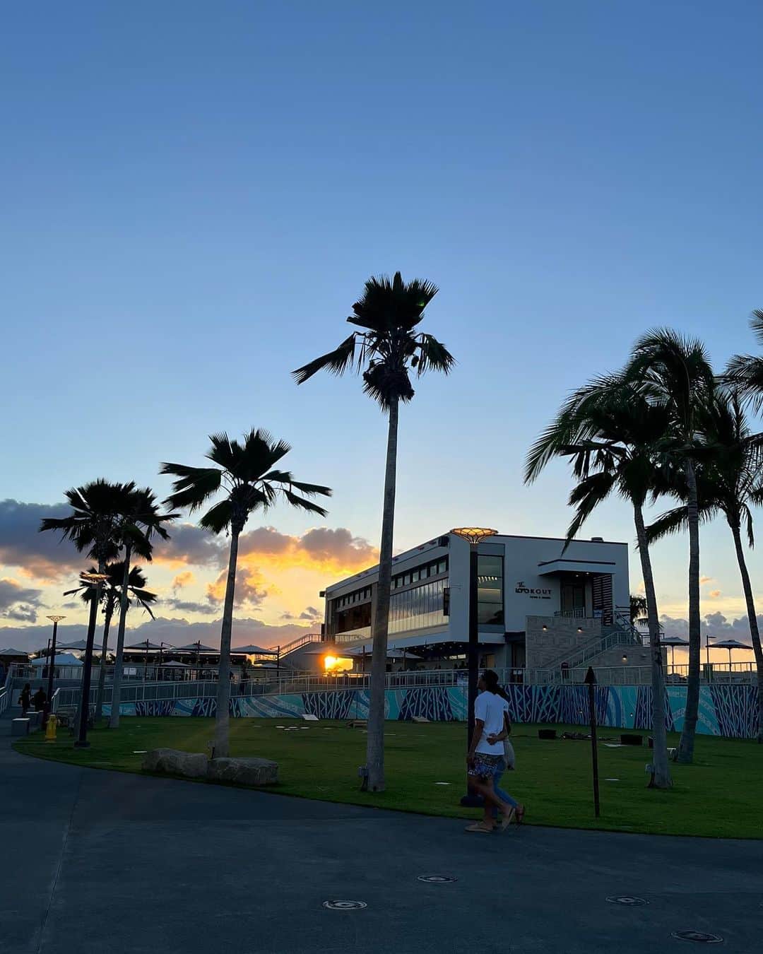有馬綾香さんのインスタグラム写真 - (有馬綾香Instagram)「ALOHA🤙  ハワイに来てます！！  お仕事の合間見つけて楽しんでる😎」9月16日 15時18分 - ayakaarima