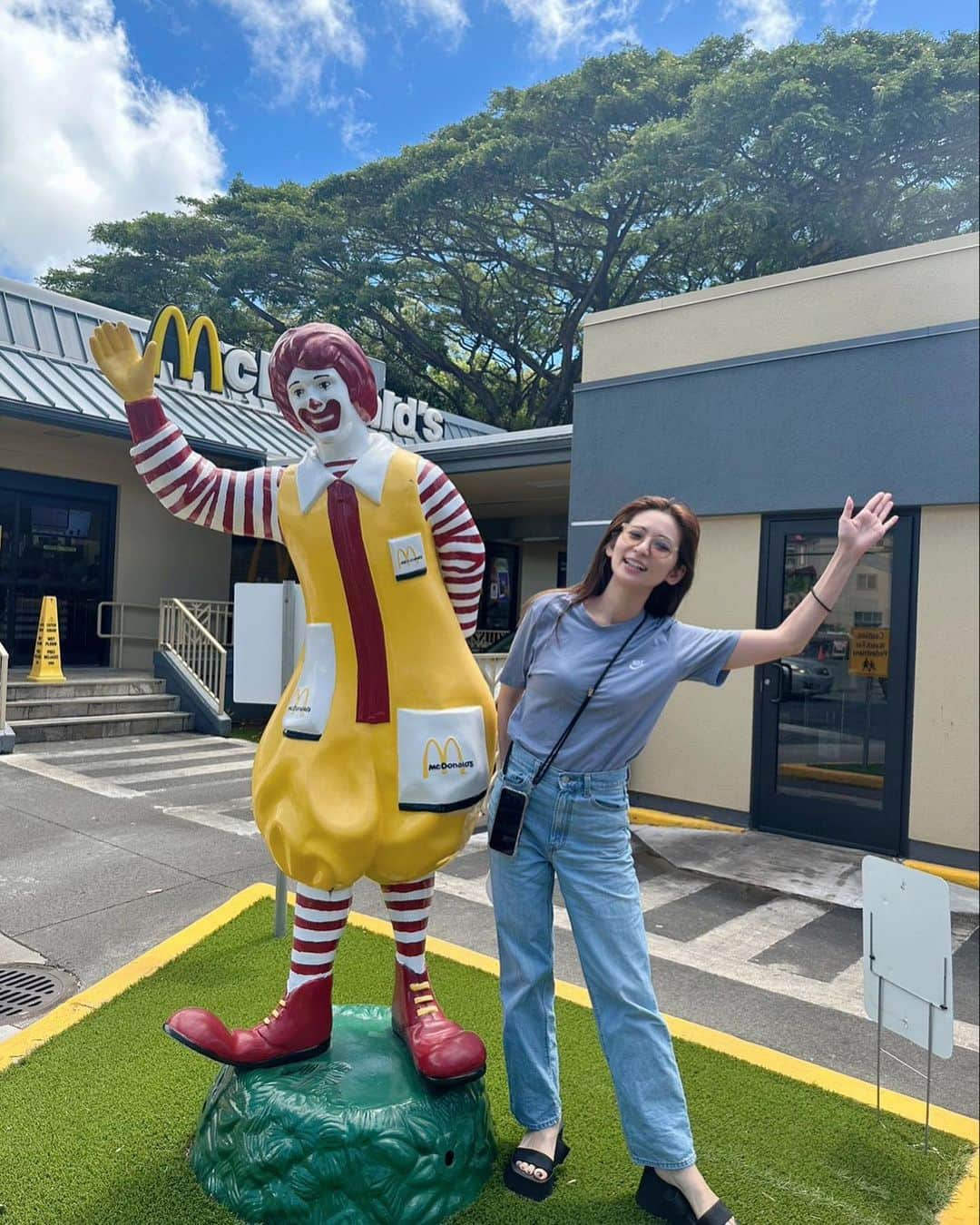 有馬綾香のインスタグラム：「ALOHA🤙  ハワイに来てます！！  お仕事の合間見つけて楽しんでる😎」