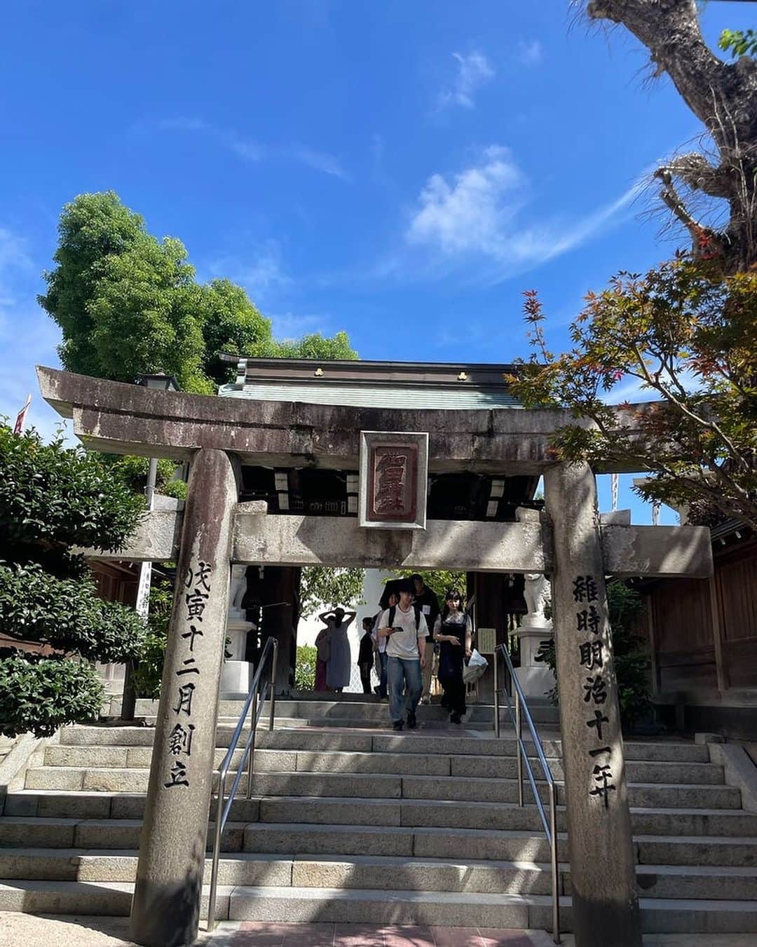 市川海老蔵 （11代目）のインスタグラム：「* Now let me try the fortune telling “omikuji” once again,  ………  It’s like, WHY? Plus, the omikuji is marked No.1 …  (3rd pic: omikuji written Greatest Good Luck)  また久しぶりに引くかな、  、、、  もはや、  なんで？  しかも一番、、  #市川團十郎白猿 #市川海老蔵 #海老蔵 #市川新之助 #成田屋 #歌舞伎 #歌舞伎座 #和 #舞台 #三千世界 #ABKAI #ABMORI #ebizoichikawa #ebizo #kabuki #thunderparty #theater #theaterarts #actor #kabukiactor #japan #classic #traditionaljapan #japaneseculture #japan_og_insta #performingarts」