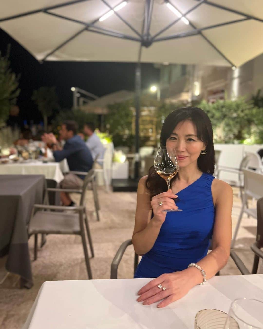 ImotoEtsuyo さんのインスタグラム写真 - (ImotoEtsuyo Instagram)「#イタリア #プーリア州   #ポリニャーノアマーレ  1日目の夜は 有名なシーフードレストランでDinner  シーフードがとっても美味しい。 @morus_ristorante   @sanmarzanowines の  #calce  #edda と合わせて。  ・ 1日目から 幸せ。 #ありがとうございました  ・ ・  #sanmarzanowines #サンマルツァーノワイン #Puglia #プーリア #italianlifestyle #presstrip #winesharingbeauty #SanMarzanoWines #CantineSanMarzano  #seafood  #イタリア旅行  #イタリア #italy」9月16日 15時43分 - bisuhada