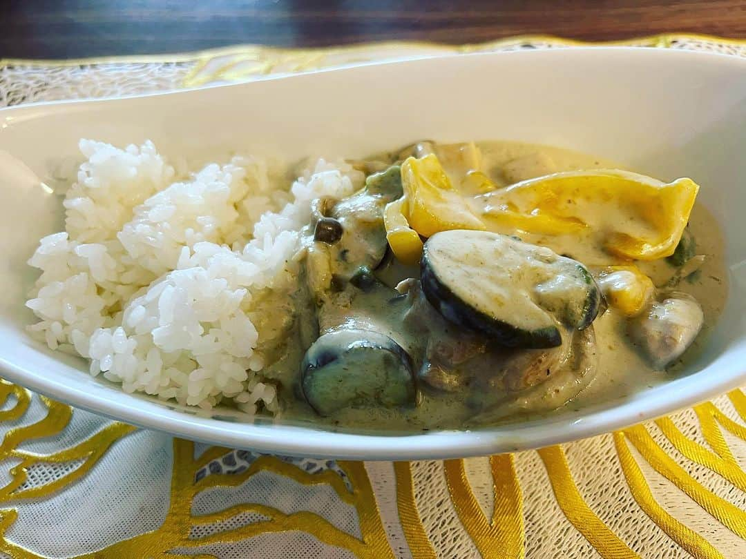 原田喧太さんのインスタグラム写真 - (原田喧太Instagram)「喧太飯 グリーンカレーが無性に食べたくなったので作りました。 作り過ぎた… グリーンカレーの日々が続きますわ💦 味は良し！ #グリーンカレー  #美味しい #作り過ぎ」9月16日 15時59分 - kenta.harada