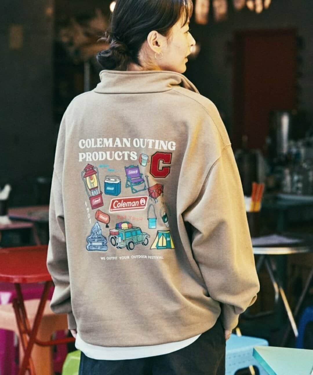 フリークスストアさんのインスタグラム写真 - (フリークスストアInstagram)「-Coleman × FREAK'S STORE-  キャンプシーンにピッタリなPOPなイラストが落とし込まれた別注ハーフジップスウェットが登場！ 背中のデザインは、タウンユースでも映えること間違いなしです◎  Coleman 別注 プリントハーフジップスウェット フェス 問い合わせ番号:1023127000069 価格:¥9,999(tax in) カラー:ライトグレー/グレー/チャコールグレー/ダークブラウン サイズ:M/L  ▶︎画像をタップして商品情報をチェック！  ≪開催中のキャンペーン≫ 会員様限定10%OFFキャンペーン開催中❗️ タイムセールと最大1,500円OFFのクーポンでもっとお得😳 ▶詳細はTOPページ( @freaksstore_official )のURLからNewsをご覧ください。  #freaksstore #フリークスストア #freaksstore23fw #freaksstoreofficial #freaksstore_men」9月16日 16時00分 - freaksstore_official