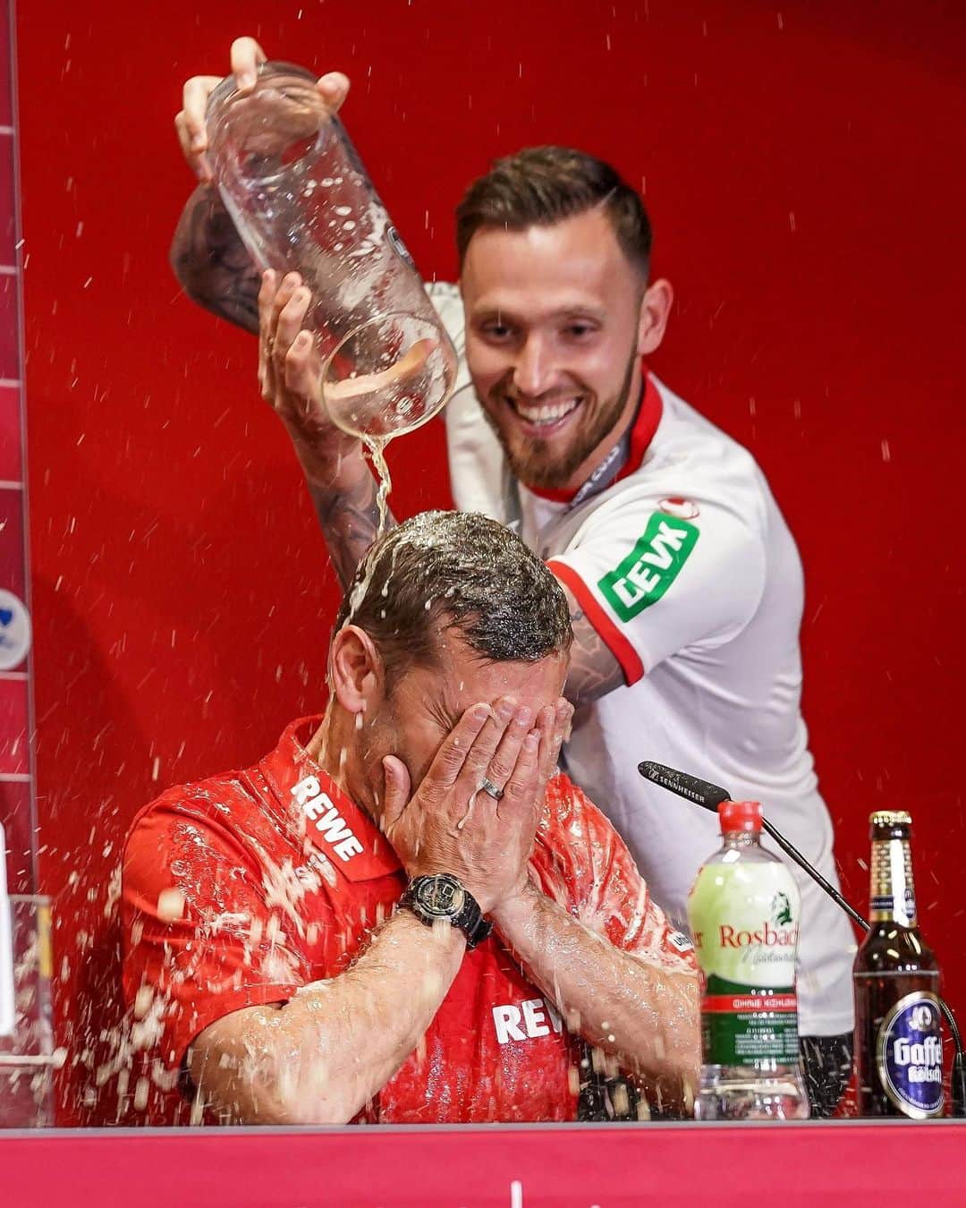 のインスタグラム：「Happy Birthday, Högi! 🥳  Der FC-Rückkehrer feiert seinen 34. Geburtstag. Heute denken wir an viele schöne Momente deiner ersten #effzeh-Zeit und freuen uns, dass du zurück bei deinem Herzensverein bist. ❤️🤩  Genieß deinen Ehrentag, @marco_hoeger. Auf 6 Punkte heute! 💪」