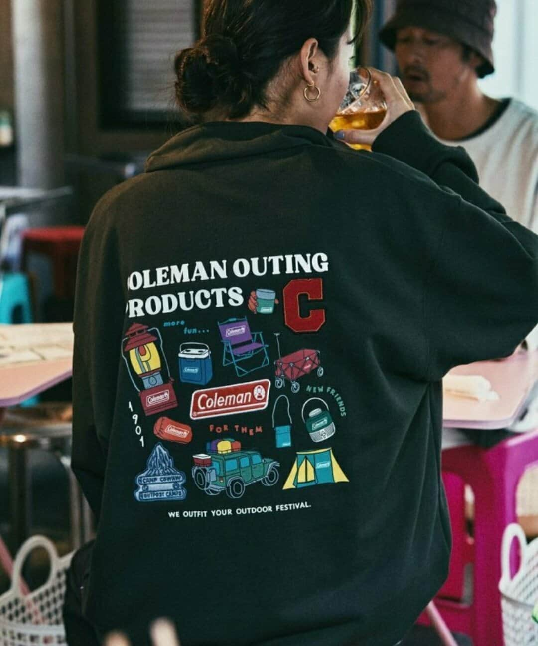 フリークスストアさんのインスタグラム写真 - (フリークスストアInstagram)「-Coleman × FREAK'S STORE-  キャンプシーンにピッタリなPOPなイラストが落とし込まれた別注ハーフジップスウェットが登場！ 背中のデザインは、タウンユースでも映えること間違いなしです◎  Coleman 別注 プリントハーフジップスウェット フェス 問い合わせ番号:1023127000069 価格:¥9,999(tax in) カラー:ライトグレー/グレー/チャコールグレー/ダークブラウン サイズ:M/L  ▶︎画像をタップして商品情報をチェック！  ≪開催中のキャンペーン≫ 会員様限定10%OFFキャンペーン開催中❗️ タイムセールと最大1,500円OFFのクーポンでもっとお得😳 ▶詳細はTOPページ( @freaksstore_official )のURLからNewsをご覧ください。  #freaksstore #フリークスストア #freaksstore23fw #freaksstoreofficial #freaksstore_men」9月16日 16時00分 - freaksstore_official