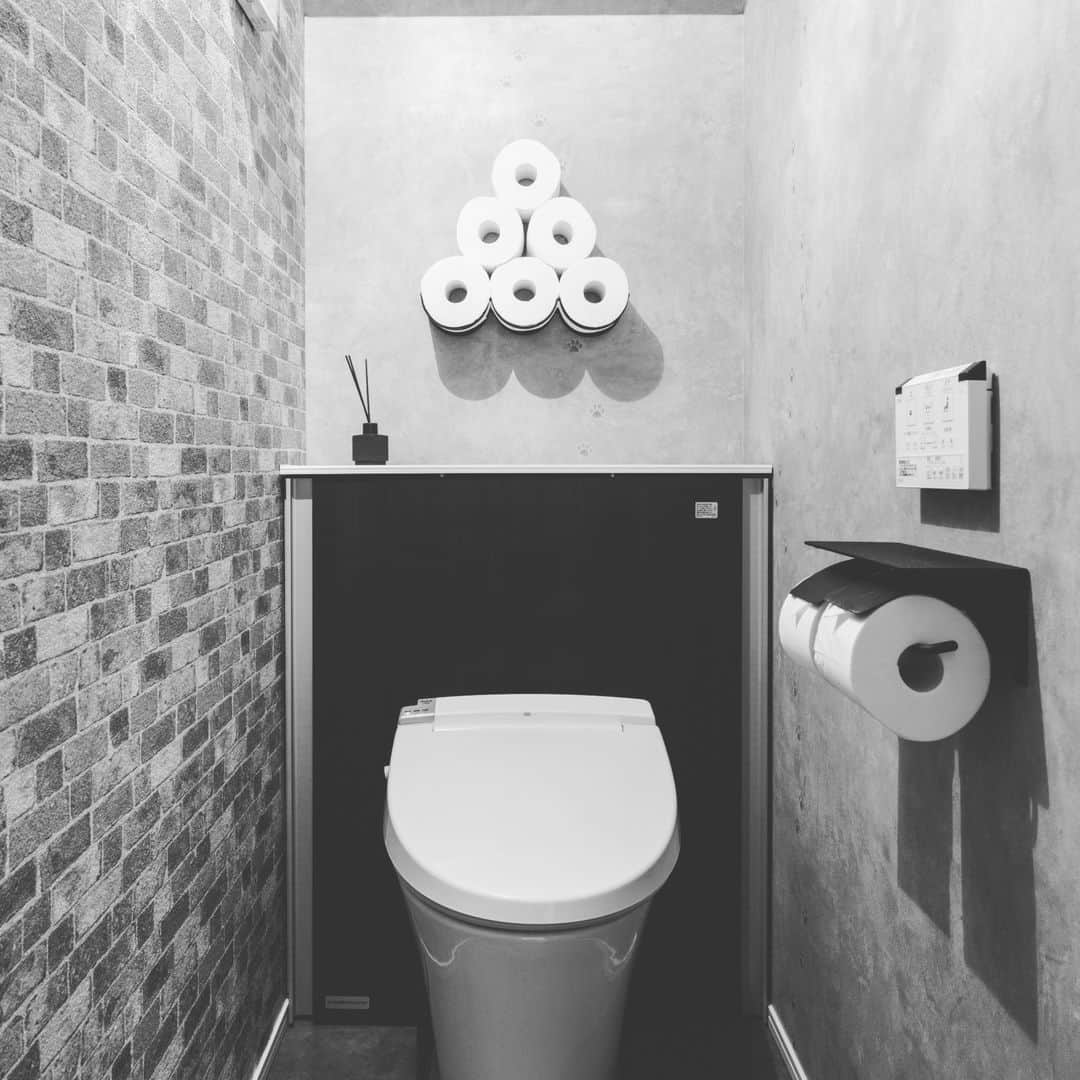 リバティホームさんのインスタグラム写真 - (リバティホームInstagram)「前回の洗面写真の右手ドア、トイレの様子　#リバティホーム #注文住宅 #家づくり #マイホーム #マイホーム記録 #マイホーム計画 #注文住宅 #戸建て#狭小住宅 #専属大工 #木造住宅#土地から探す注文住宅 #建て替え#二世帯住宅#ldk #トイレ #タンクレス #」9月16日 16時01分 - libertyhome_official