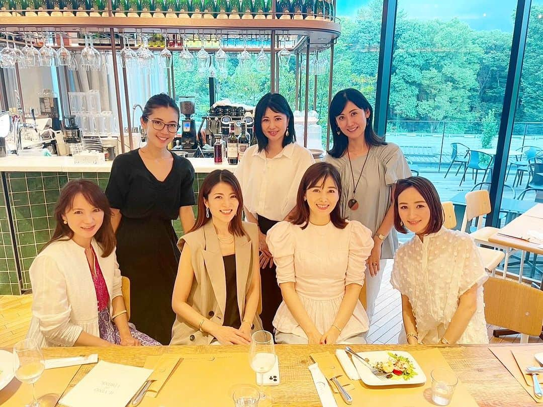 小川りかこさんのインスタグラム写真 - (小川りかこInstagram)「夏はこのメンバーでも会えた〜✨ そして理佳ちゃん、サプライズ登場！笑 何年振り〜😆  実希ちゃんが色々取り仕切ってくれました〜🥹ありがとう！  人間ドックの話や麻酔無しの胃カメラの話などなど、40代らしいトーク内容だったけどw  久しぶりに集まれて楽しかった〜♪  #ランチ#lunch#原宿#原宿ランチ#harajuku#イタリアン#EATALY#40代#ランチ会#グルメ#gourmet#🍽」9月16日 16時04分 - rikakoogawa