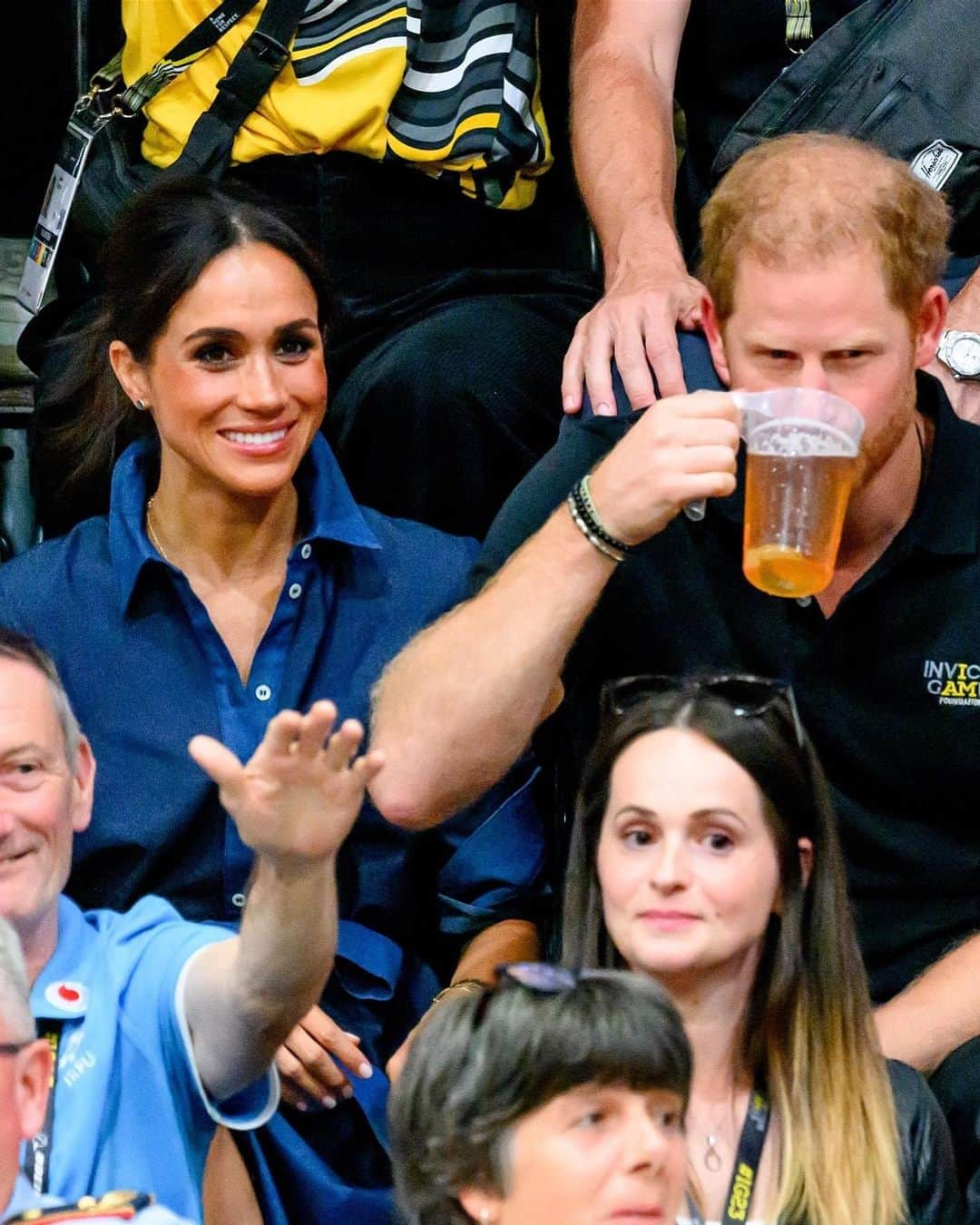 Just Jaredさんのインスタグラム写真 - (Just JaredInstagram)「Prince Harry and Meghan Markle were seen sharing a beer during one of the gold medal games at the 2023 Invictus Games in Germany, just before he was serenaded by the entire arena for his birthday #PrinceHarry #MeghanMarkle Photos: Backgrid」9月16日 16時16分 - justjared