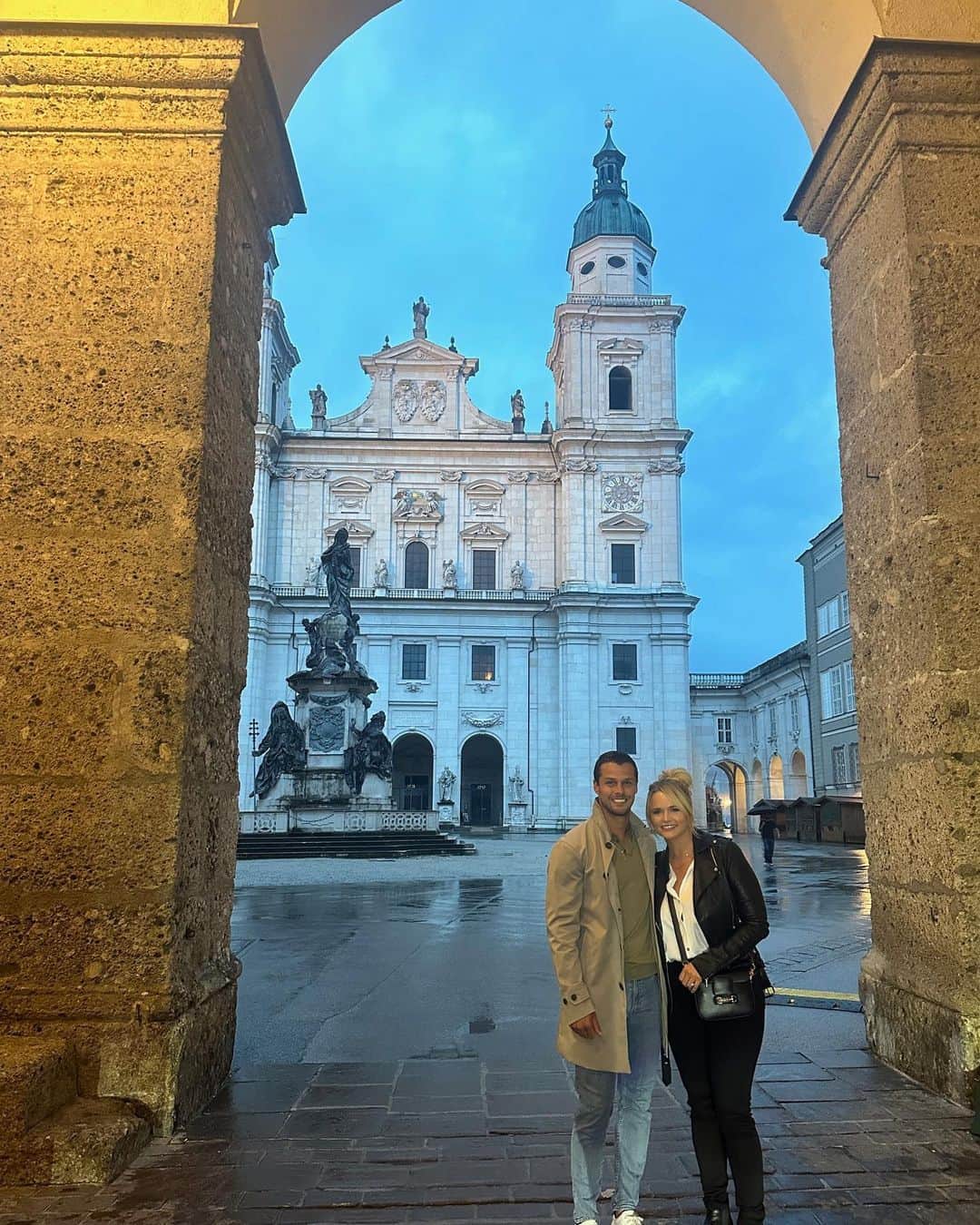 のインスタグラム：「Austria part 2. Salzburg  Walks in the rain , late night Käsekrainer (cheesy hot dog and the only thing I’ve really learned how to say so far 😂), an OG airstream all the way from Jackson Center  Ohio , a cold beer in a good ole Irish pub and all the old world beauty you could possibly imagine.  We had the most wonderful time in Salzburg. So much different then Vienna but just as beautiful. With all the charm. If y’all go stay at the Goldener Hirsch. It’s perfect and homey. See you again soon Austria ❤️🇦🇹」