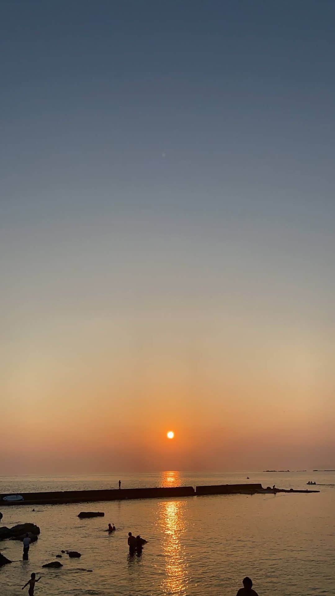 AMIのインスタグラム：「Sunset&Me:)」