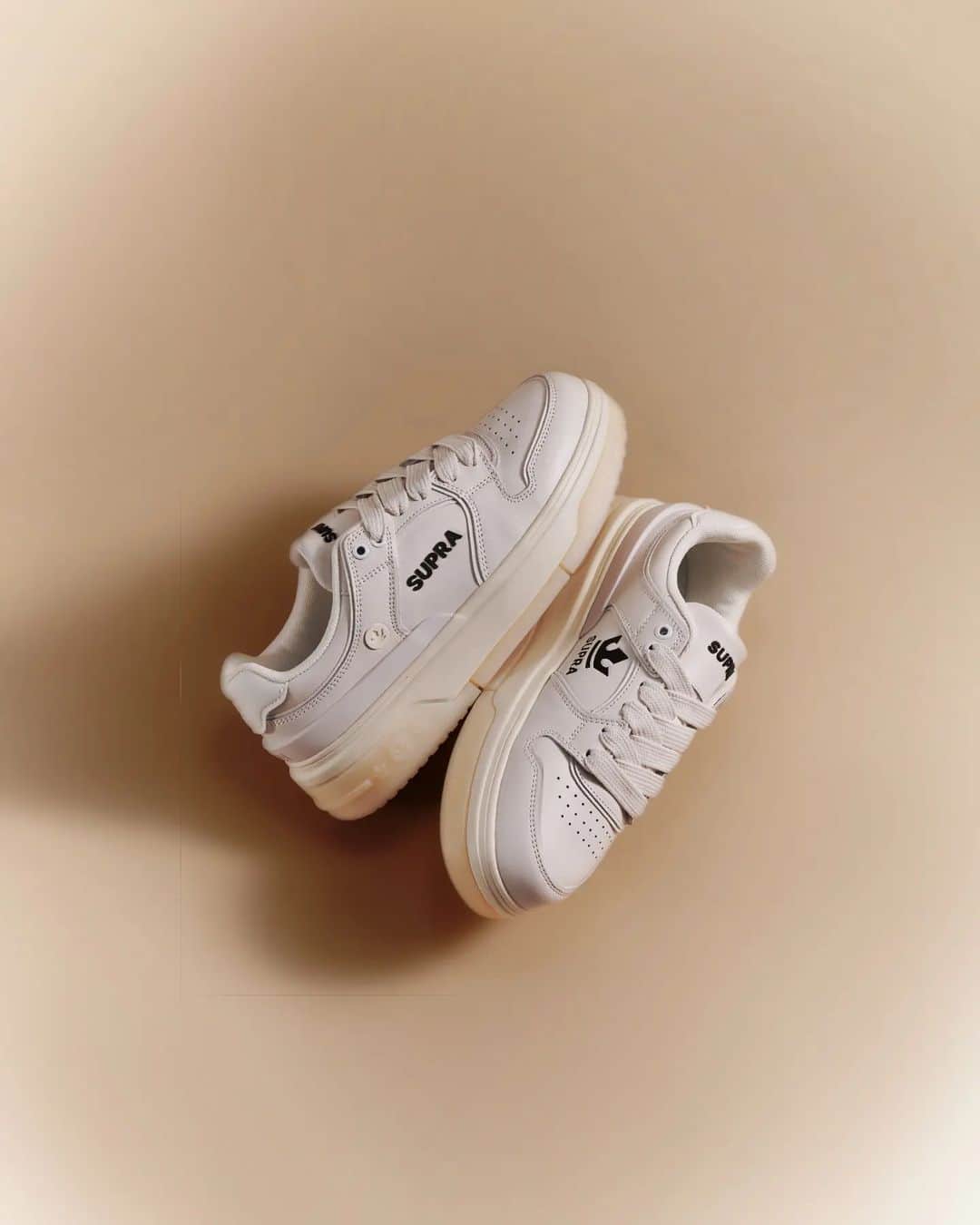 スープラのインスタグラム：「SUPRA VAIDER X White」