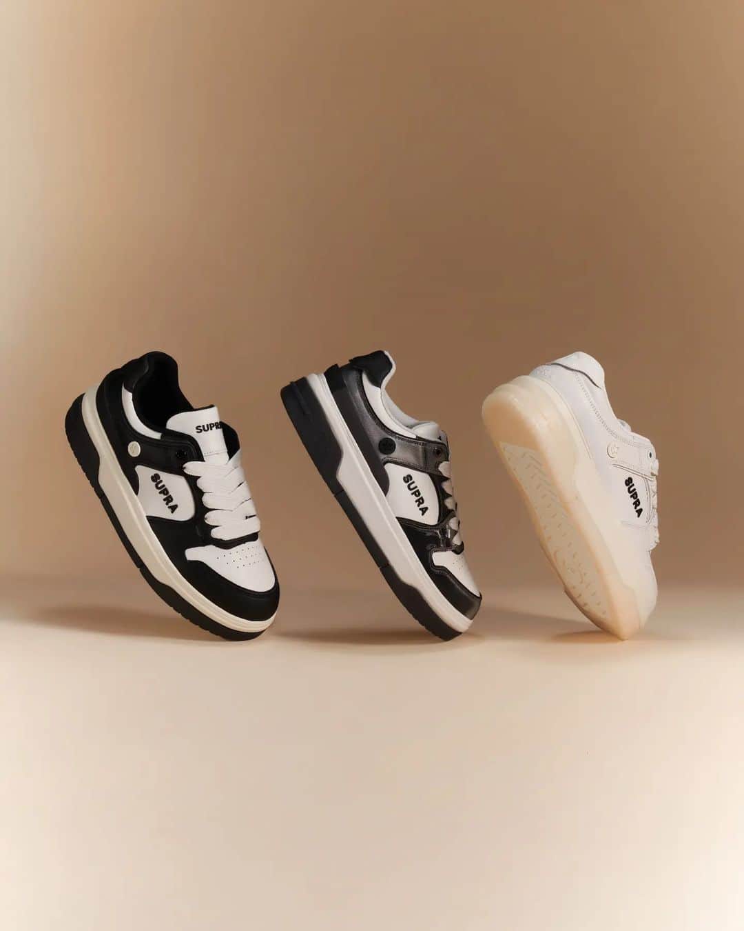 スープラのインスタグラム：「SUPRA VAIDER X Black Silver White」