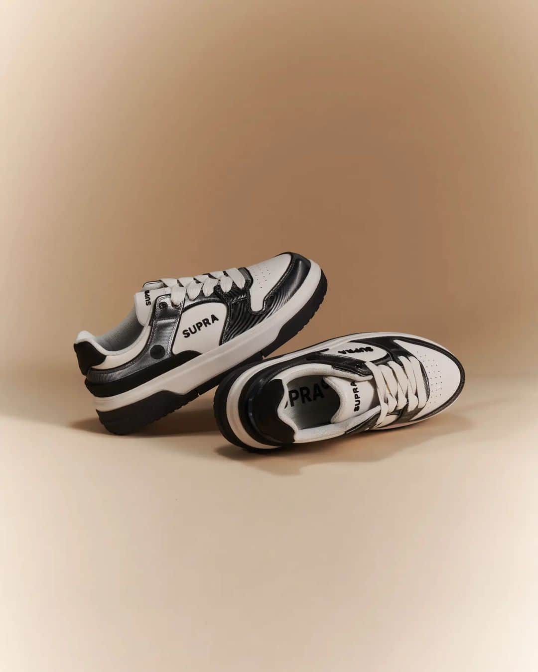 スープラのインスタグラム：「SUPRA VAIDER X Silver」