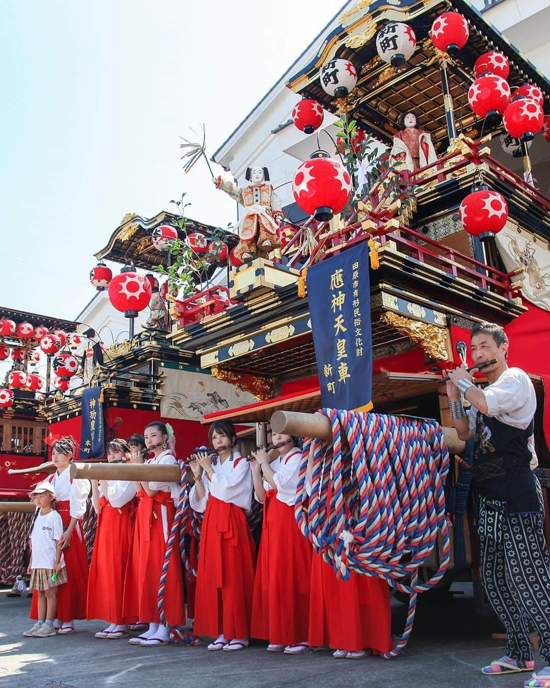 愛知県田原市のインスタグラム：「It is a beautiful and luxurious Tahara Festival. ＊ 美しく華やかな　#田原祭り が始まりました。  からくり人形を載せた豪華な#山車 祭りをいろどる#お囃子 人が、まちが、盛り上がってます！  伝統を継承し、また次の世代に受け継がれます。  #伝統文化 #田原市有形民俗文化財  #たはら暮らし#渥美半島#田原市#田原#伊良湖岬#伊良湖#サーフィン#波#海のある暮らし#tahara#irago#summer#surfing#田舎暮らし#日々の暮らし#休日の過ごし方 #igers #igersjp #scenic_jp」