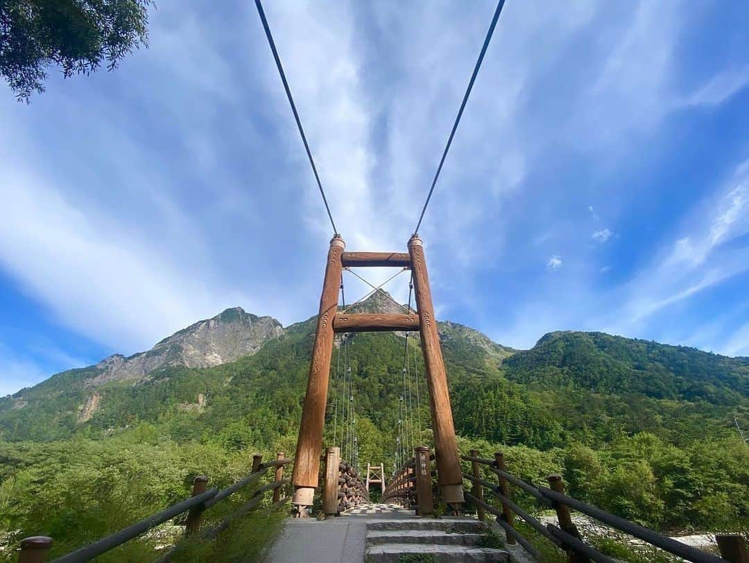 高橋美帆さんのインスタグラム写真 - (高橋美帆Instagram)「⛰️️🚶‍♀️  #上高地 #日本アルプス #信州 #中部山岳国立公園  #河童橋 #明神橋 #明神池  #kamikochi #nihonalps #kappabashi #myojinbridge #myojinike」9月16日 16時45分 - miho_takahashi_39