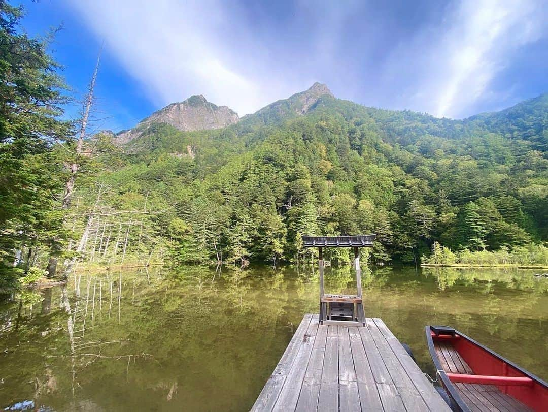 高橋美帆さんのインスタグラム写真 - (高橋美帆Instagram)「⛰️️🚶‍♀️  #上高地 #日本アルプス #信州 #中部山岳国立公園  #河童橋 #明神橋 #明神池  #kamikochi #nihonalps #kappabashi #myojinbridge #myojinike」9月16日 16時45分 - miho_takahashi_39