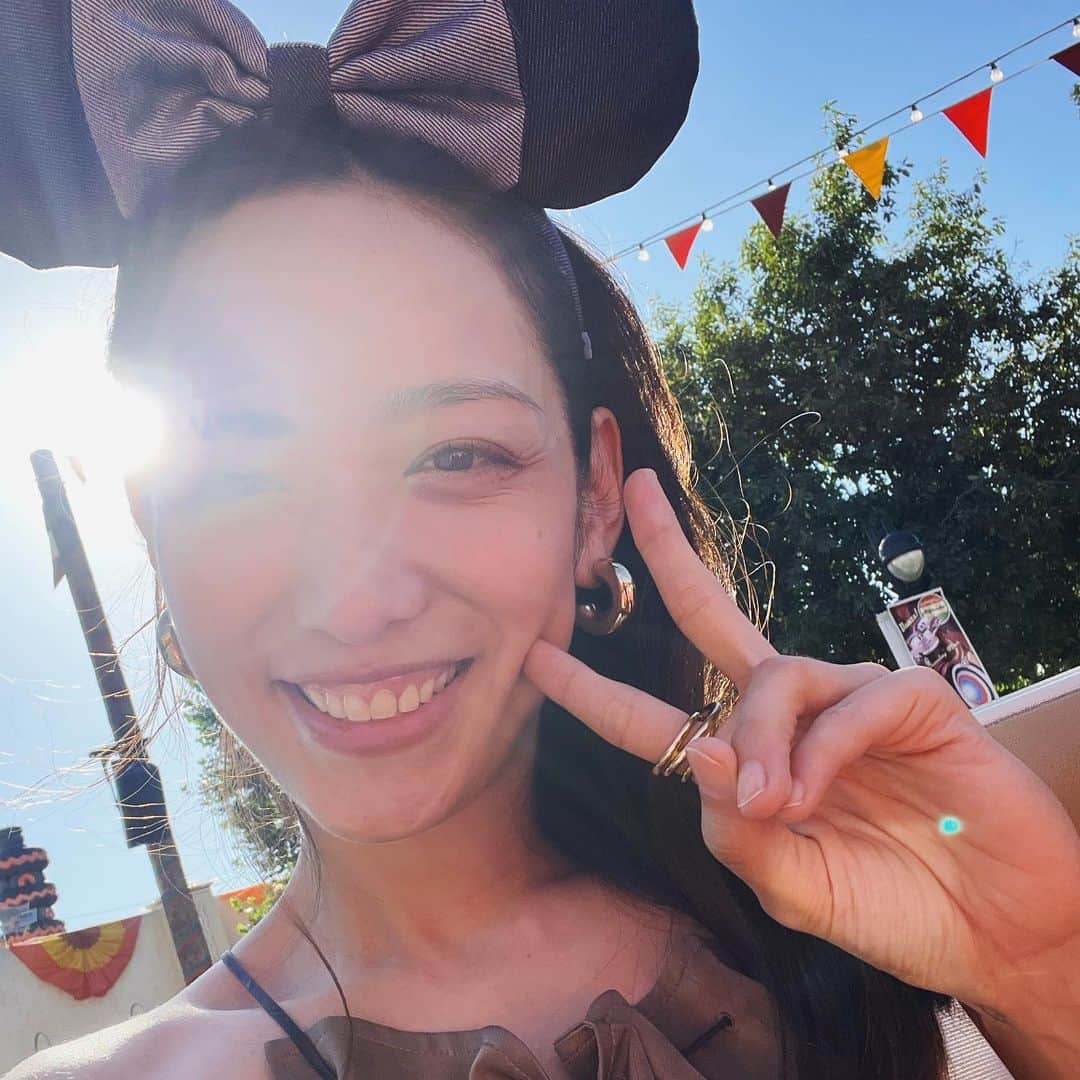 我謝レイラニさんのインスタグラム写真 - (我謝レイラニInstagram)「Disney adventure park˙ᴥ˙ 朝から晩までしっかーーーり遊び倒したよ(*´罒`*) ミッキーとか、キャラクター達とハグできたり幸せ時間だったよ♡ 久々のジェットコースターも楽しかったぁ٩(ˊᗜˋ*)و #ロサンゼルス旅行 #LA旅行 #disney #disneycalifornia #ディズニーカルフォルニア #アドベンチャーパーク」9月16日 16時49分 - leila___ni