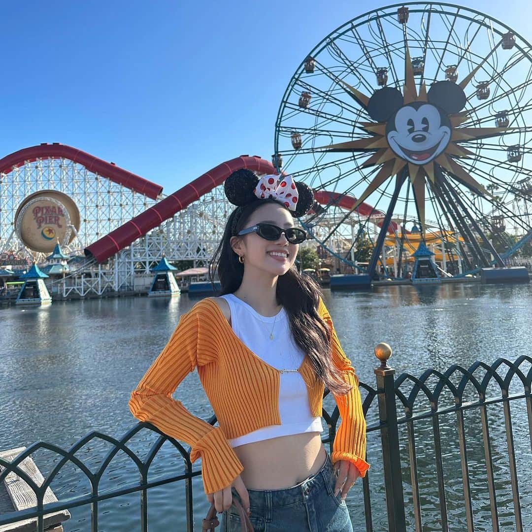 中町綾のインスタグラム：「みんなでカルフォルニアのディズニー行けたの嬉しい🇺🇸🐭🌈」