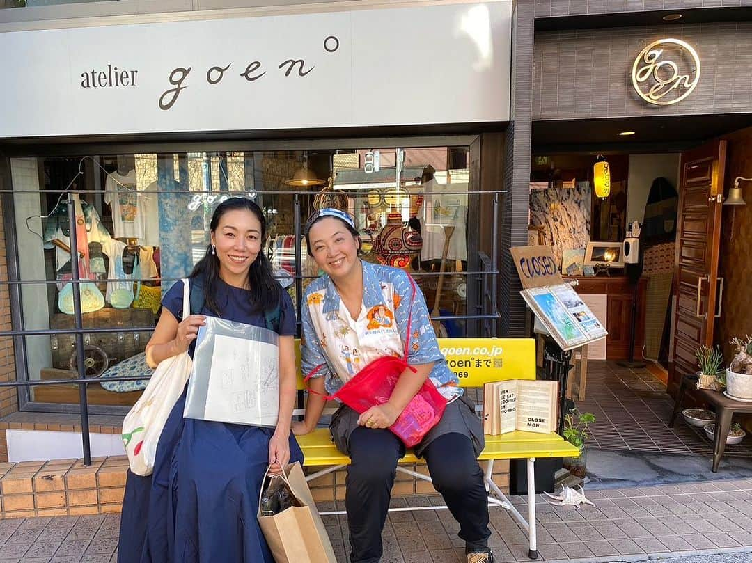 安藤モモ子さんのインスタグラム写真 - (安藤モモ子Instagram)「幸せミラクルな瞬間。 この幸せ、みなさんと分かち合いたい✨🌈🎬  映画の父、山田洋次監督🙏🎬 敬愛する❤️原田マハさん✨ 敬愛する❤️森本千絵さん✨  まさにgoen🫶な日でした🌈  山田洋次監督最新作「こんにちは母さん」 こんなにも、あたたかく、胸が柔らかく包まれる作品は、山田洋次監督の優しさがそのまま映し出されてるからだと感じます。 進化進化進化を続けられる監督の描く、母。今の時代、この社会に必要な母性の映画を、是非ぜひ、ぜひとも、皆さま劇場でご覧ください。  映画愛❣️👏❤️  #山田洋次監督  #原田マハ  #森本千絵」9月16日 16時52分 - momokoando