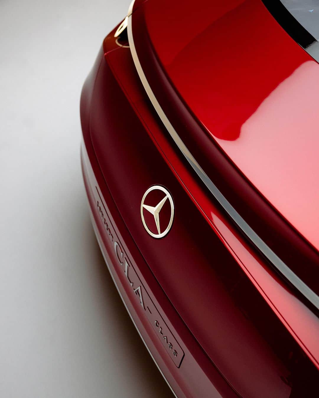 Mercedes-Benz Thailandさんのインスタグラム写真 - (Mercedes-Benz ThailandInstagram)「โดดเด่นในทุกมุมมองกับ The Concept CLA Class ด้วยดีไซน์สปอร์ตจากยุค 50 ผสมผสานกับเทคโนโลยีล้ำสมัยจนเป็นยนตรกรรมไฟฟ้าที่พร้อมพาคุณก้าวสู่โลกอนาคตก่อนใคร  *รถยนต์ที่ปรากฏในภาพ ยังไม่มีจำหน่ายในประเทศไทยในขณะนี้  #ConceptCLAClass #IAA23 #MercedesBenz #MercedesBenzThailand」9月16日 17時00分 - mercedesbenzthailand