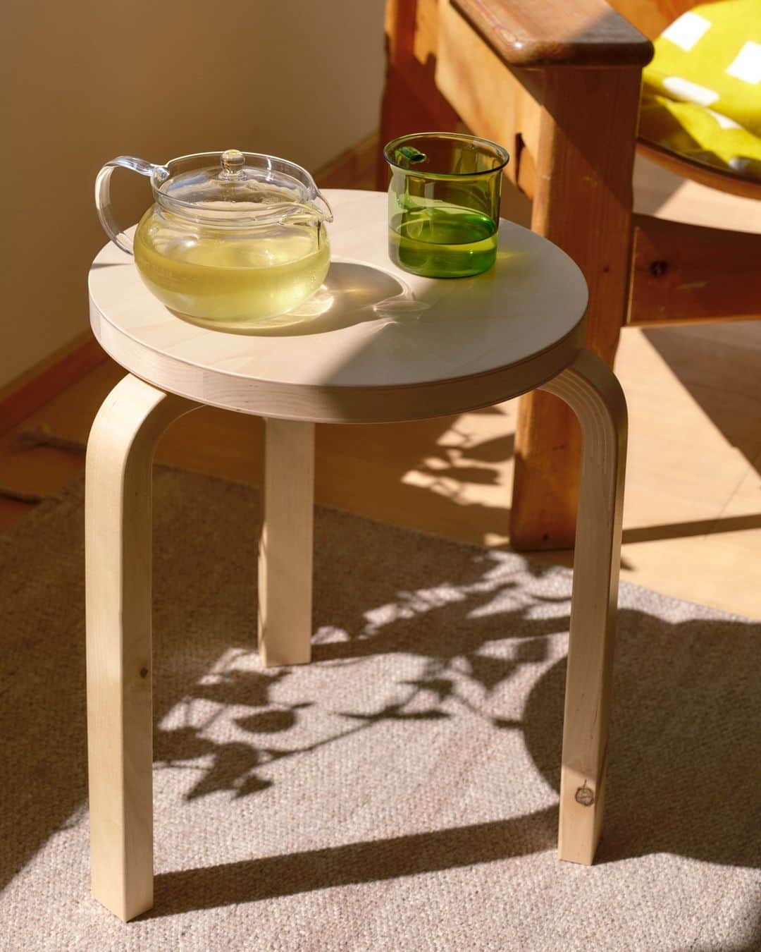 のインスタグラム：「Have you seen our newest anniversary edition, Stool 60 Villi, yet? ⁠ Made of “wild birch” it embraces all the opportunities and variabilities of the birch wood forest resulting in a wonderful unique piece full of character. Get your Stool 60 Villi via shop.artek.fi⁠ ⁠ Visit our link in bio for more information.」