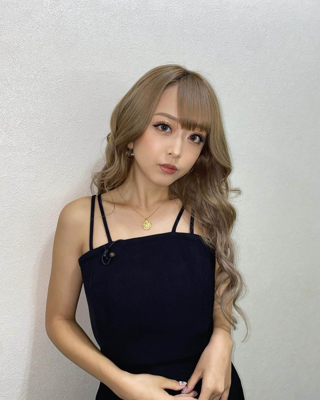 大木美里亜（みりちゃむ）のインスタグラム：「今日は、大阪で生放送でした😌  可愛いネックレスつけた💕 お風呂もつけたまま入れるから楽ちんっ👍 ⁡ #cene #316lサージカルネックレス #セネ #金属アレルギー対応 #pr」