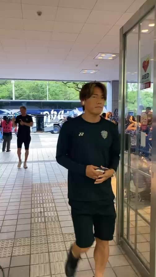 アビスパ福岡のインスタグラム：「チームバス到着シーンをお届けしました。  #アビスパ福岡」