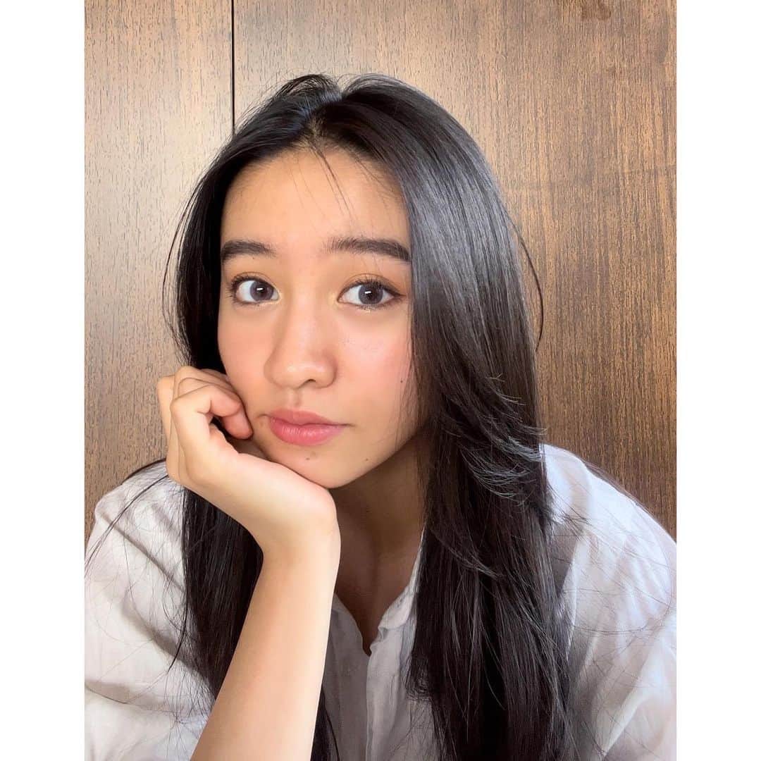 のインスタグラム：「今日は　@vntus_official の　Blue kissed で瞳をメイクしました❤️💗」