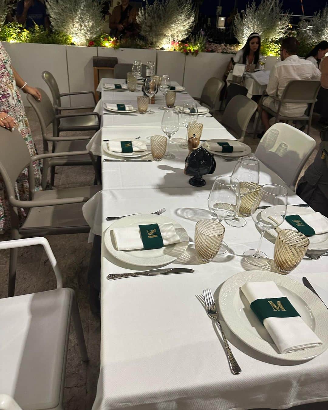 國分晴奈さんのインスタグラム写真 - (國分晴奈Instagram)「❤︎ プーリアの初日のディナーは シーフードレストランの @morus_ristorante   プーリアは気温が高くても 湿気が少ないのでテラス席での 食事が心地よくて、テラス席好きとしては たまりません♡  海の幸も豊かで手長海老や、タコ、キャビア、ムール貝などを沢山頂きました！  食事にはもちろんサンマルツァーノワイン🍷  海の幸に合う白のエッダと 来年日本で発売予定の スパークリングワインの カルチェを頂きました✨  素敵なところで、素敵なメンバーと 美味しいお食事。  こんな貴重な経験が出来ていることに 感謝しながらプーリアでの生活を 楽しんでいます☺️  #sanmarzanowines #サンマルツァーノワイン #Puglia #プーリア #italianlifestyle #presstrip #カルチェ#エッダ#calce#edda #イタリアンワイン」9月16日 17時22分 - haruna.kokubun