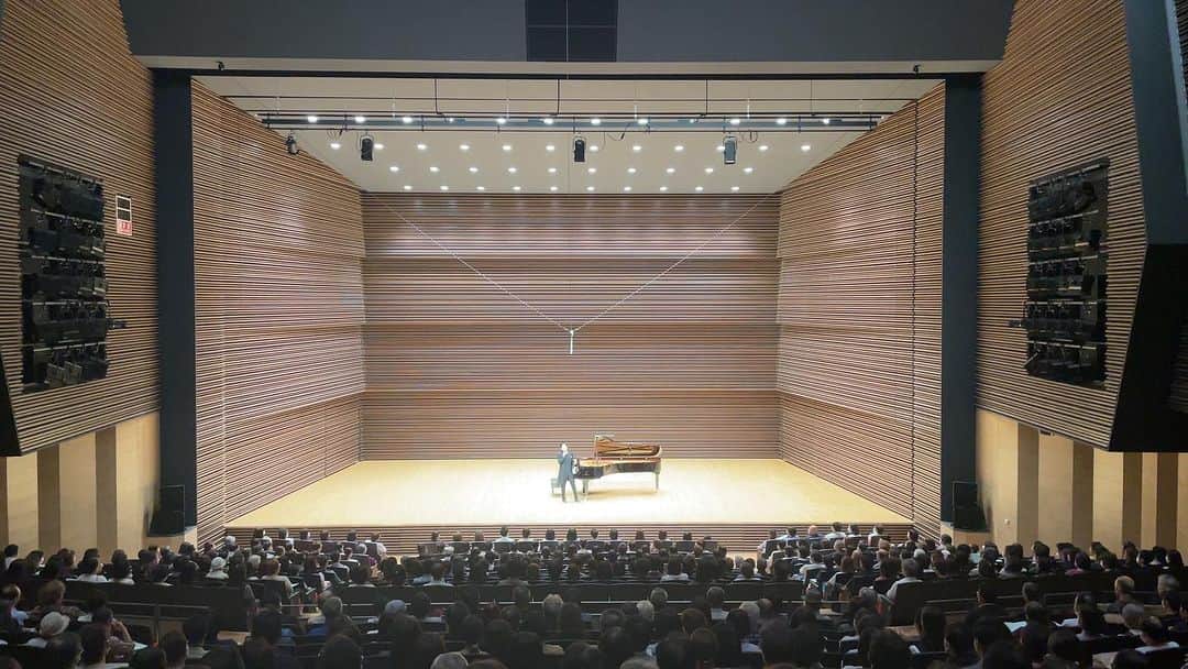清塚信也さんのインスタグラム写真 - (清塚信也Instagram)「#遠軽町芸術文化交流プラザ ご縁あって、この新しいホールのピアノ（YAMAHA CF-X）を選定させていただき、演奏に行くことも出来ました。 旅行気分🧳 とっても楽しかったです♪ #テレビでみるよりかっこいい」9月16日 17時16分 - shinya_kiyozuka