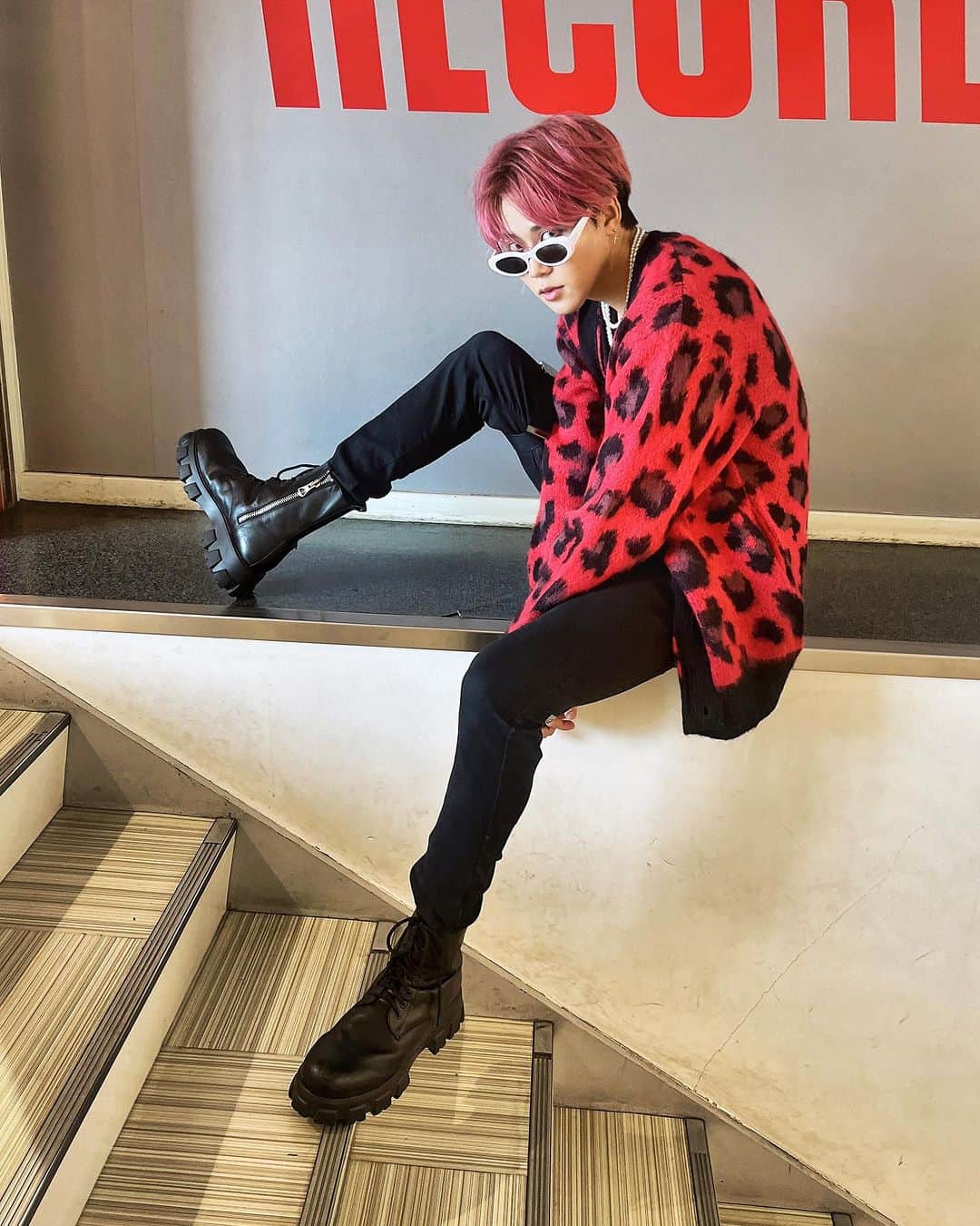YUKIさんのインスタグラム写真 - (YUKIInstagram)「はやくAWの服が着たい！！ 昔から赤黒の物すぐ集めちゃう癖ある🔥」9月16日 17時31分 - zeeeeero_yuki_