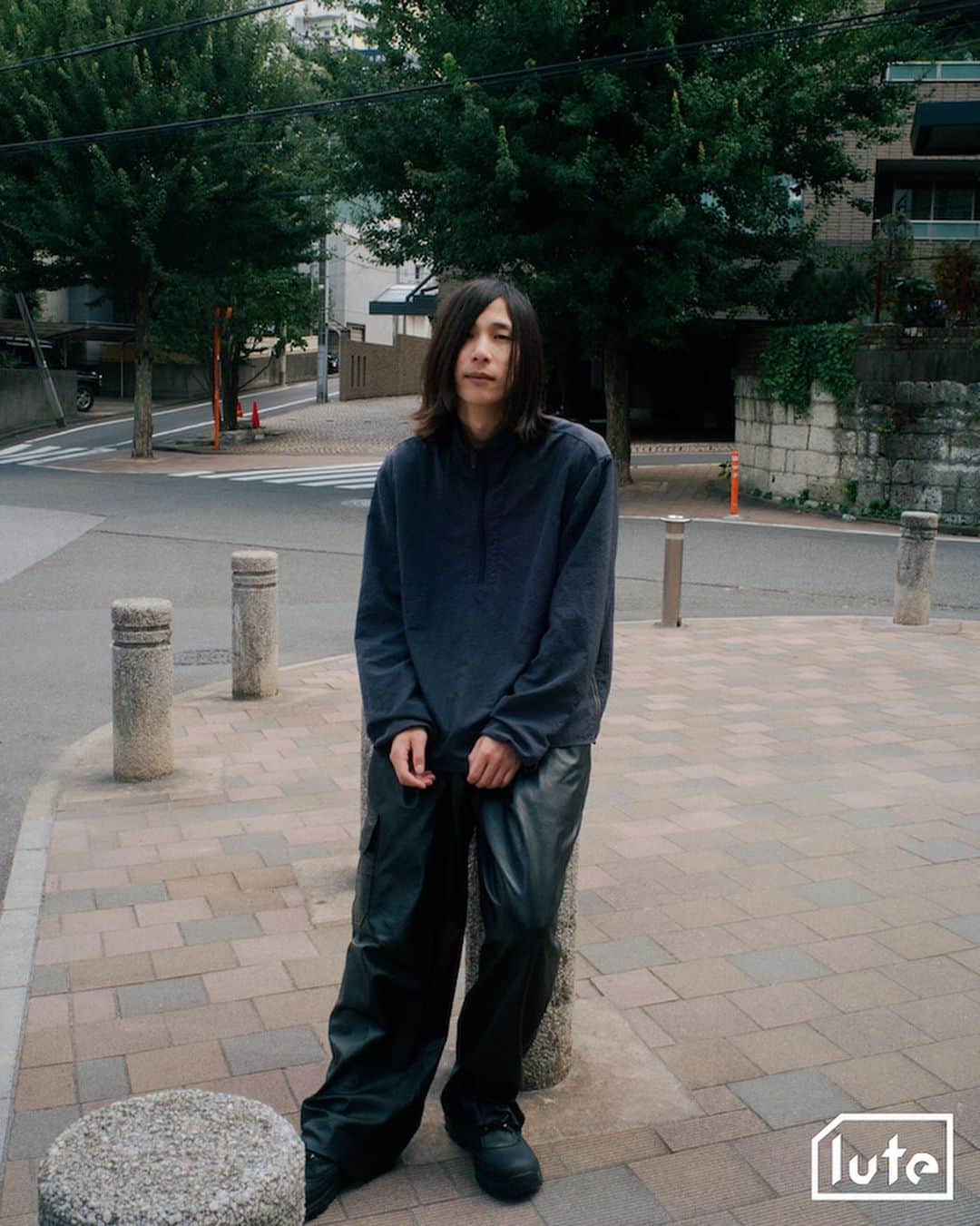 lute / ルーテのインスタグラム：「Interview with Hiroto ( @hirototaniguchi ) Occupation：曲のプロデュース、アレンジなど  Q. 最近どんな音楽を聞いてる？  Loscil、Machinedrum、John Keek、Wet、Scizzieなど  Q. 音楽に目覚めたきっかけは？  ギター弾きてぇ！と思って。  Q. 自分の作品で一番のお気に入りは？  もらいもの  Q. あなたにとって最高の一曲は？  benny blanco - Just For Us, Pt. 2  Q. あなたにとって最高のアルバムは？  Cashmere Cat - 9  Q. あなたにとって最高のアーティストは？  Justin Vernon  Q. 最近はどこで何して遊んでる？  家とかスタジオで歌録ったり曲作ったり  Q. 最近気になっている人物やプロジェクトとかある？  Blake Slatkin、Rustie  Q. お気に入りのMVは？  SOPHIE - Faceshopping  Q. 思い出に残っているフェス体験は？  Fuji Rock Festival 2016  Q. 好きなクリエーターはいる？  Eric Timothy Carlson  Q. コラボしてみたいアーティストは？  Eric Timothy Carlson  Q. クリエイティビティの源は？  湖  Q. 5年後はどんな存在になっていたい？  楽しいことだけやってたい  Photography : @sumiretamura   Special Thanks! Styling: @p_u_r_i_t_y_ty   音楽動画メディア「lute」によるインタビュー企画「IN TOWN」✍️アーティストやクリエイターのインサイドをストリートから配信📷」