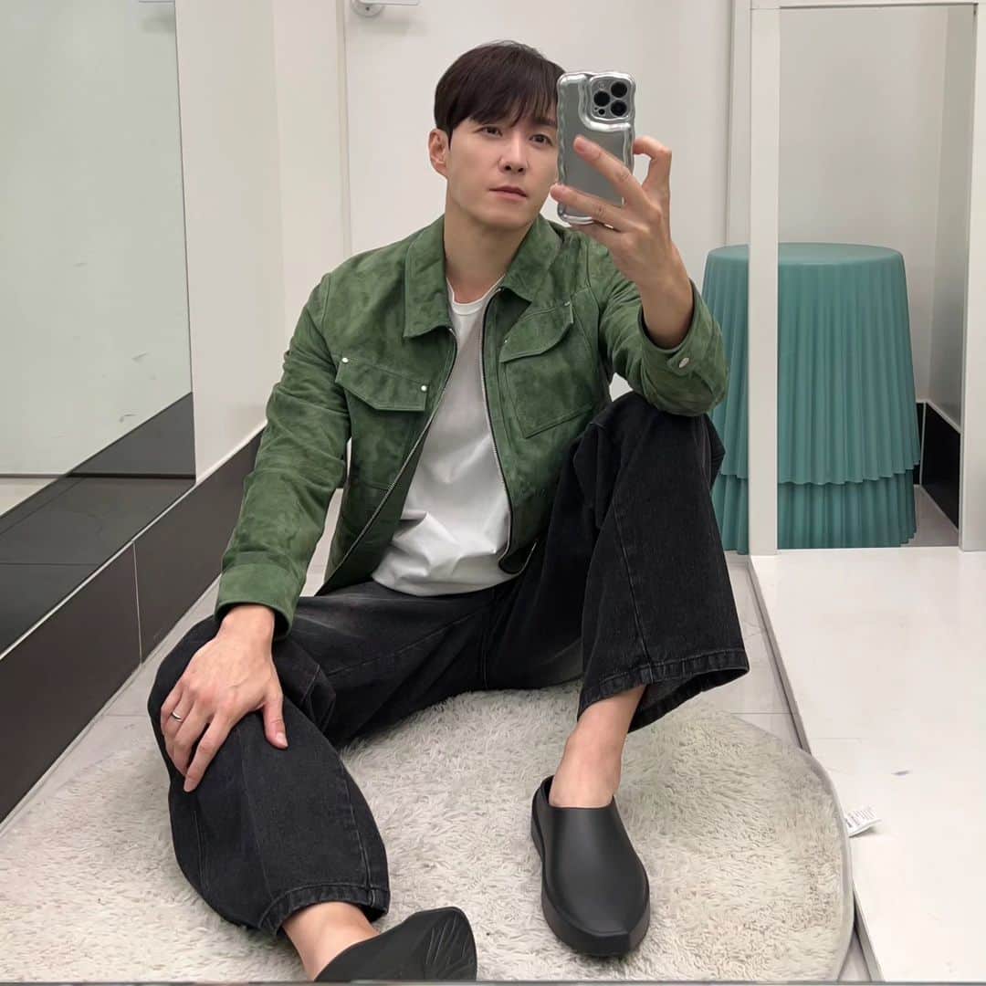シム・ヒョンタクのインスタグラム：「💚」