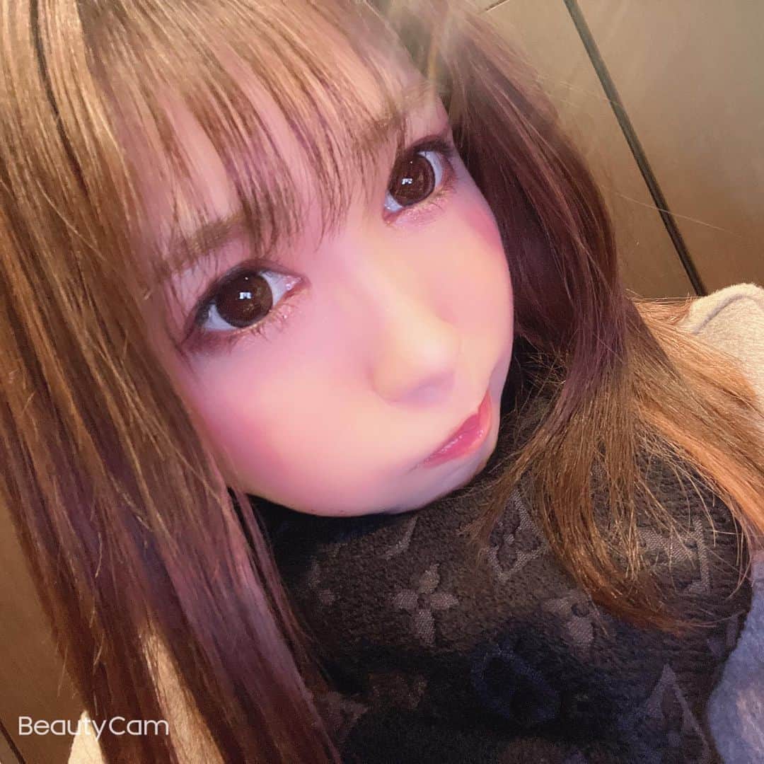 水城百合のインスタグラム：「. . 何年も前の写メで失礼します。笑 . . えーっと、生きてます😂 . . たまには更新しようかな🩷 . . まあ、写メ撮ったらの話だけど、、笑 . .」