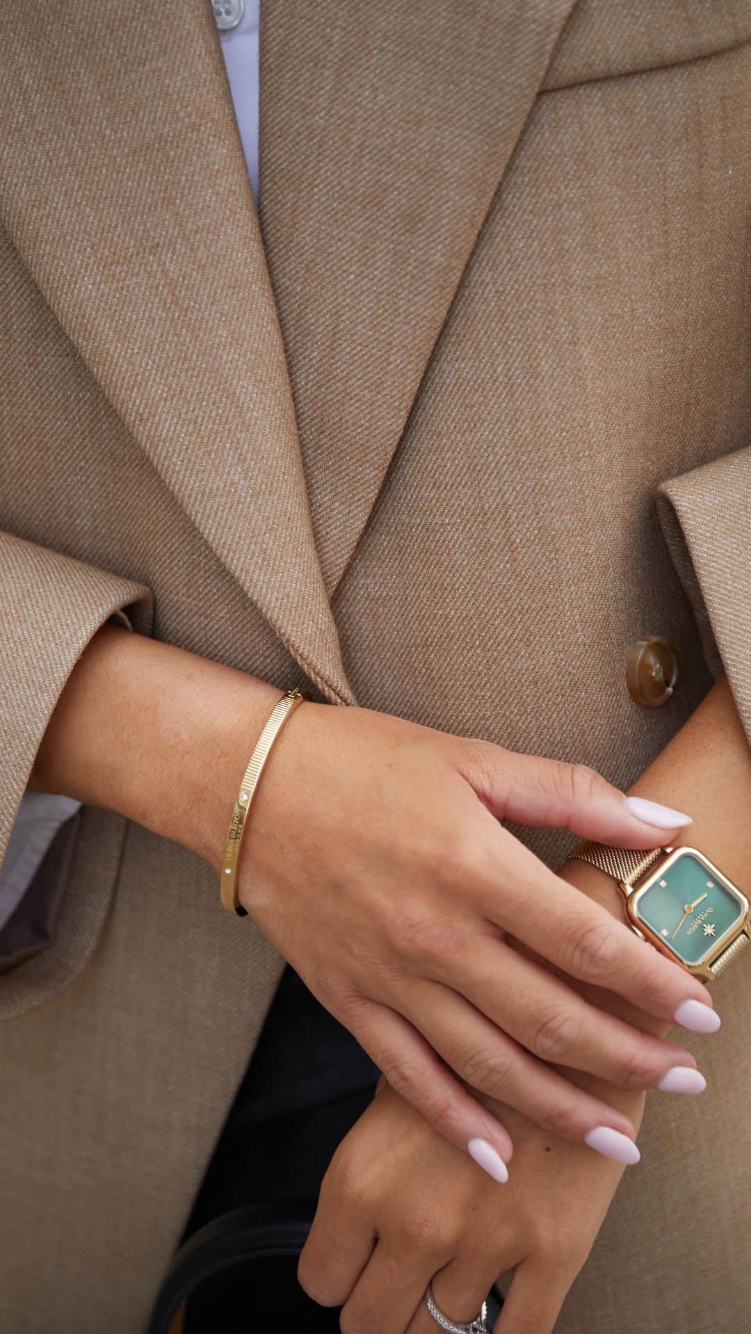 Olivia Burtonのインスタグラム：「Ad. So pleased to be part of the Olivia Burton collective ✨ From day to night in the city, wearing my @oliviaburtonlondon staples - the Grosvenor Green & Gold Mesh watch paired with the Classic Linear gold bangle, the North Star & Moon necklace & the Honeycomb Link hoop earrings - the perfect match for a timeless look to elevate my every day and evening outfits.   #OliviaBurtonCollective #OliviaBurtonLondon」
