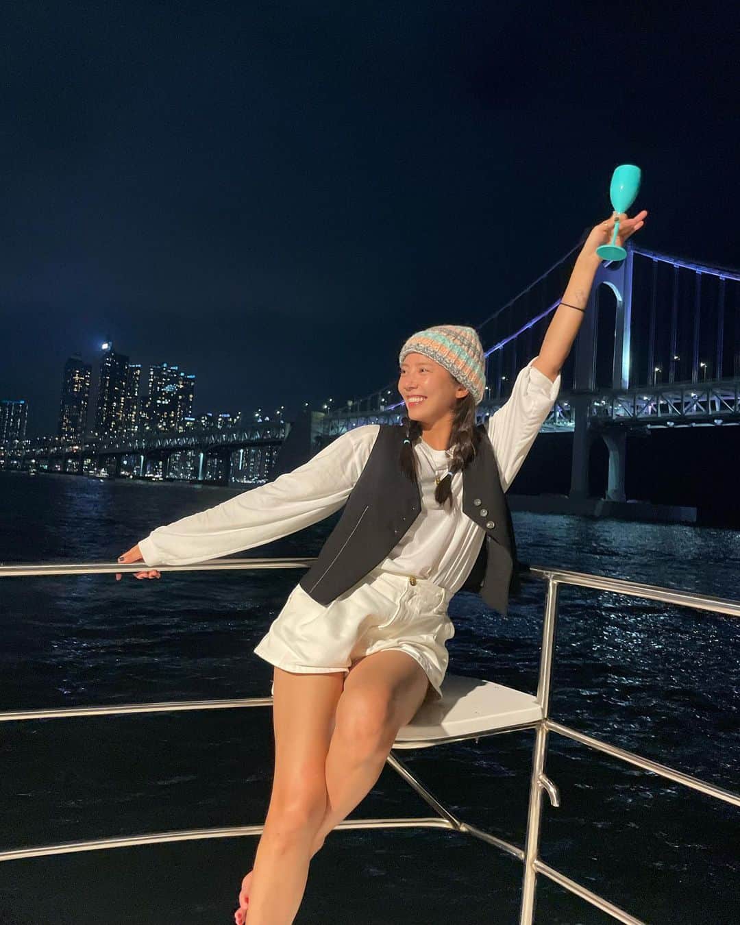 ソン・ダムビのインスタグラム：「보현 언니 부산 여행 투어 최고였음🤘🏻👍 추억여행 고마워요🤞🏻🤞🏻 모두들 행복합시다❤️」