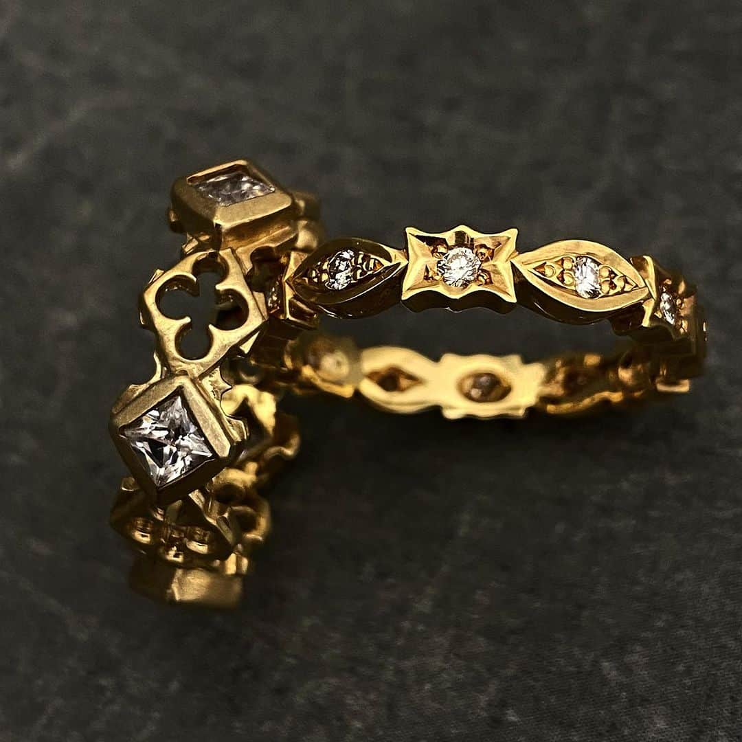 LoreeRodkin 銀座店さんのインスタグラム写真 - (LoreeRodkin 銀座店Instagram)「・ "LARGE DIA SHAPED QUARTFOIL RING"  "TINY ANTIQUE RENAISSANCE  BAND"  #loreerodkin#ローリーロドキン#クローバー#ブライダル#ペアリング#ゴールドリング」9月16日 17時50分 - loreerodkin_tokyo