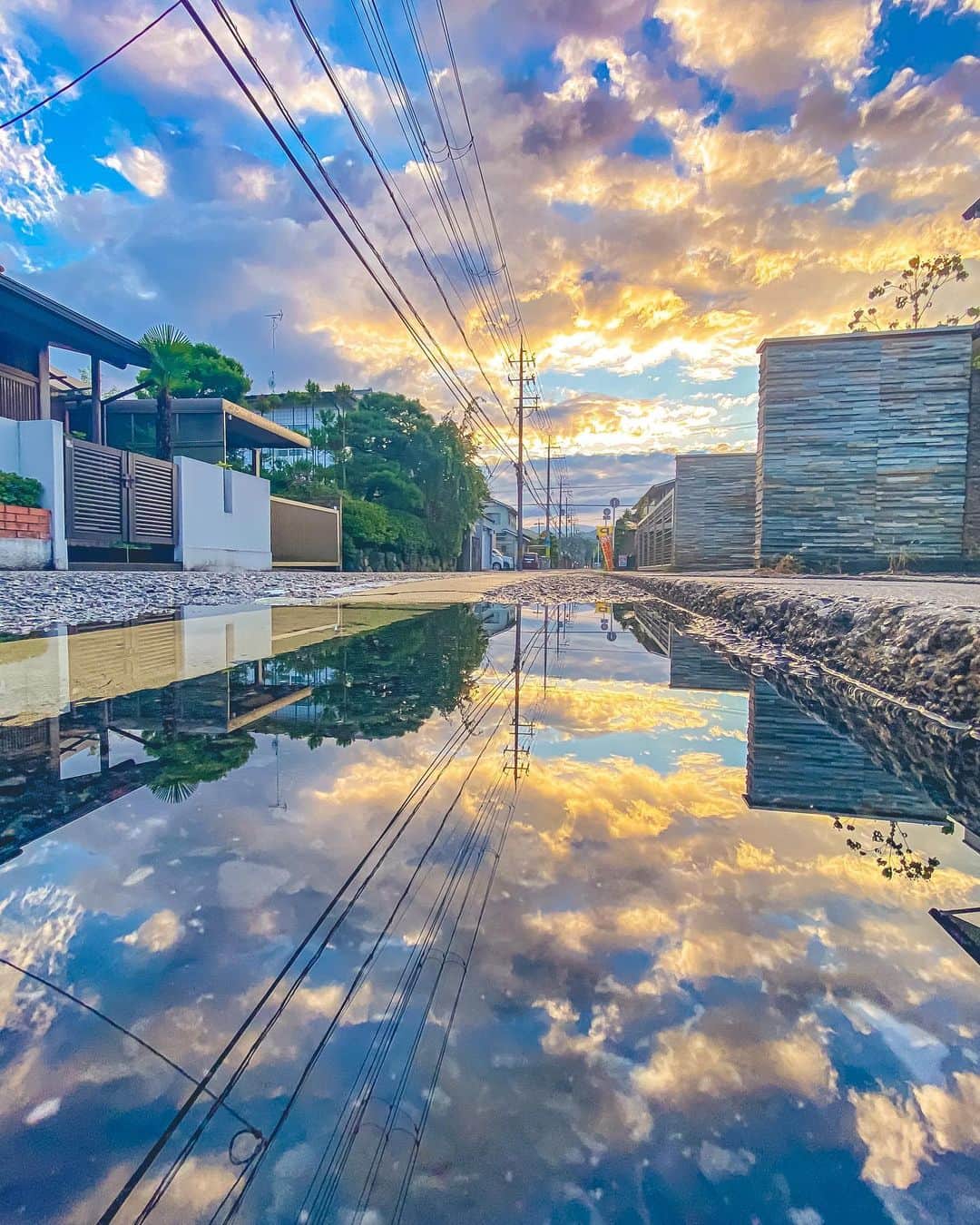 Shotaのインスタグラム：「日常の中にある絶景  A spectacular view in everyday life  写真集「何気ない日常をアニメチックに。」Amazon販売中です！ 気になってくださった方は、プロフィールのハイライトよりリンクをご確認いただければと思います！！  Photo book, "Animating the Uncommon Everyday." Now on sale at Amazon!  If you are interested, please check the link from the highlight in my profile!  #アニメチック  #japan #photography #photo #lightroom #blue #kf_gallery #raw_japan #japangem #photo_shorttrip  #photo_travelers  #japan_bestpic_  #japan_photogroup  #japantravelphoto  #lovers_nippon  #best_photo_japan  #photo_map  #5min_japan #look_japan  #tabispo #total_japan #thelifejapan #雲フェチクラブ」