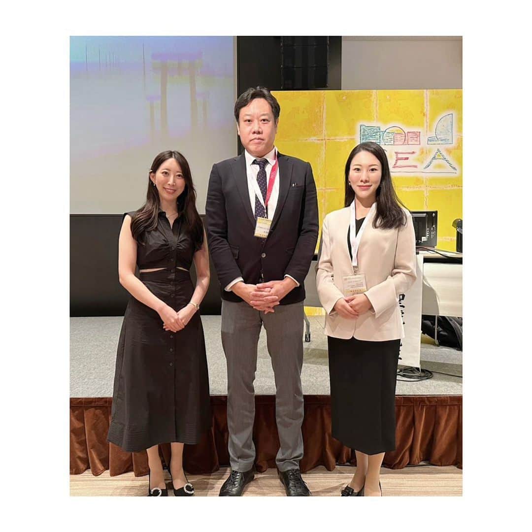 西川礼華さんのインスタグラム写真 - (西川礼華Instagram)「第46回日本美容外科学会総会（JSAPS）にて、シルファームxに関して「パルス発振式ニードルRFによる スキンリジュビネーション治療の 安全性と有効性の検討」の発表をしました。KOクリニックの黄聖琥先生司会のもとJSAPSで本治療機器について発表させていただくのは2回目ですが、今回も質疑応答の時間での黄先生からのご質問が示唆に富み、発表を通じて私自身学ばせていただきました。  この機器は日本に上陸してまだ4年で、学べば学ぶほど面白く、チェーンクリニックだからこその治療標準化への挑戦と、そして、それによって得られた知見を患者さまや業界へ還元できればと思っています。 演者の堀江琴音先生のご発表もわかりやすく、機能的異常と器質的異常に対する治療戦略を分けて考えるという切り口が症例を通じて視覚化されていました。そして黄先生と堀江先生の治療への情熱が伝わり楽しかったです😊  JSASPでは、美容外科・美容皮膚科に関する様々なアカデミックでマニアックな話がされていて、二日間大変勉強になりました。  #日本美容外科学会総会 #jsaps #美容皮膚科 #シルファームx #sylfirmx #ニードルrf #湘南美容クリニック #美容皮膚科医 #ayakanishikawa #西川礼華」9月16日 17時58分 - ayakanishikawa