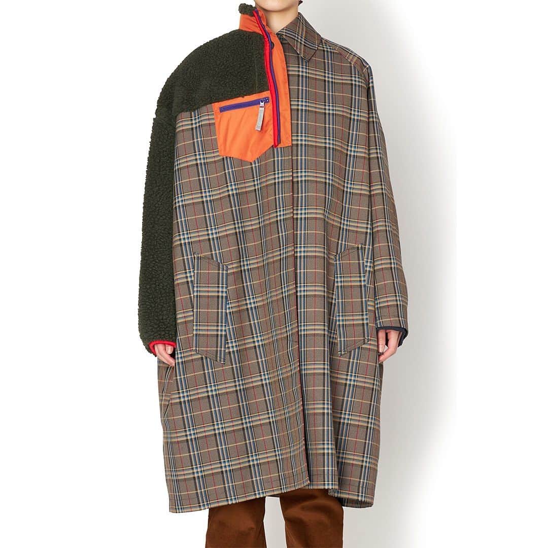 kolorさんのインスタグラム写真 - (kolorInstagram)「⁣  ⁣ kolor AW2023 Women's Collection⁣ Asymmetry Docking Coat⁣ ⁣  ⁣ #kolor #kolorofficial #KLRFW23 #AW23」9月16日 18時01分 - kolorofficial