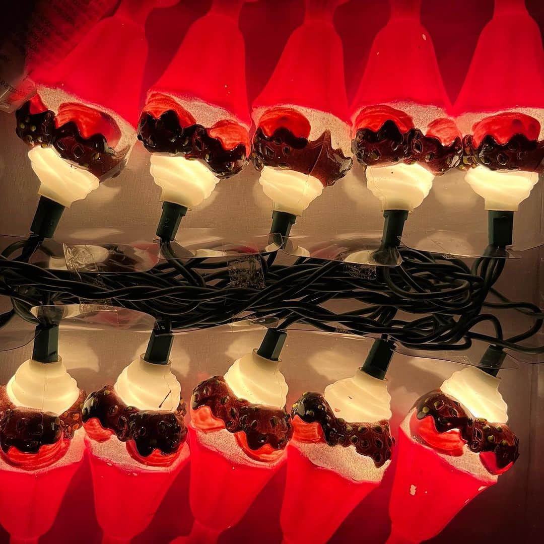 おもちゃやSPIRALのインスタグラム：「icecreamsundae Light 入荷しました🎵  これからの時期に使ってみたら可愛いと思います🫶🏻✨」